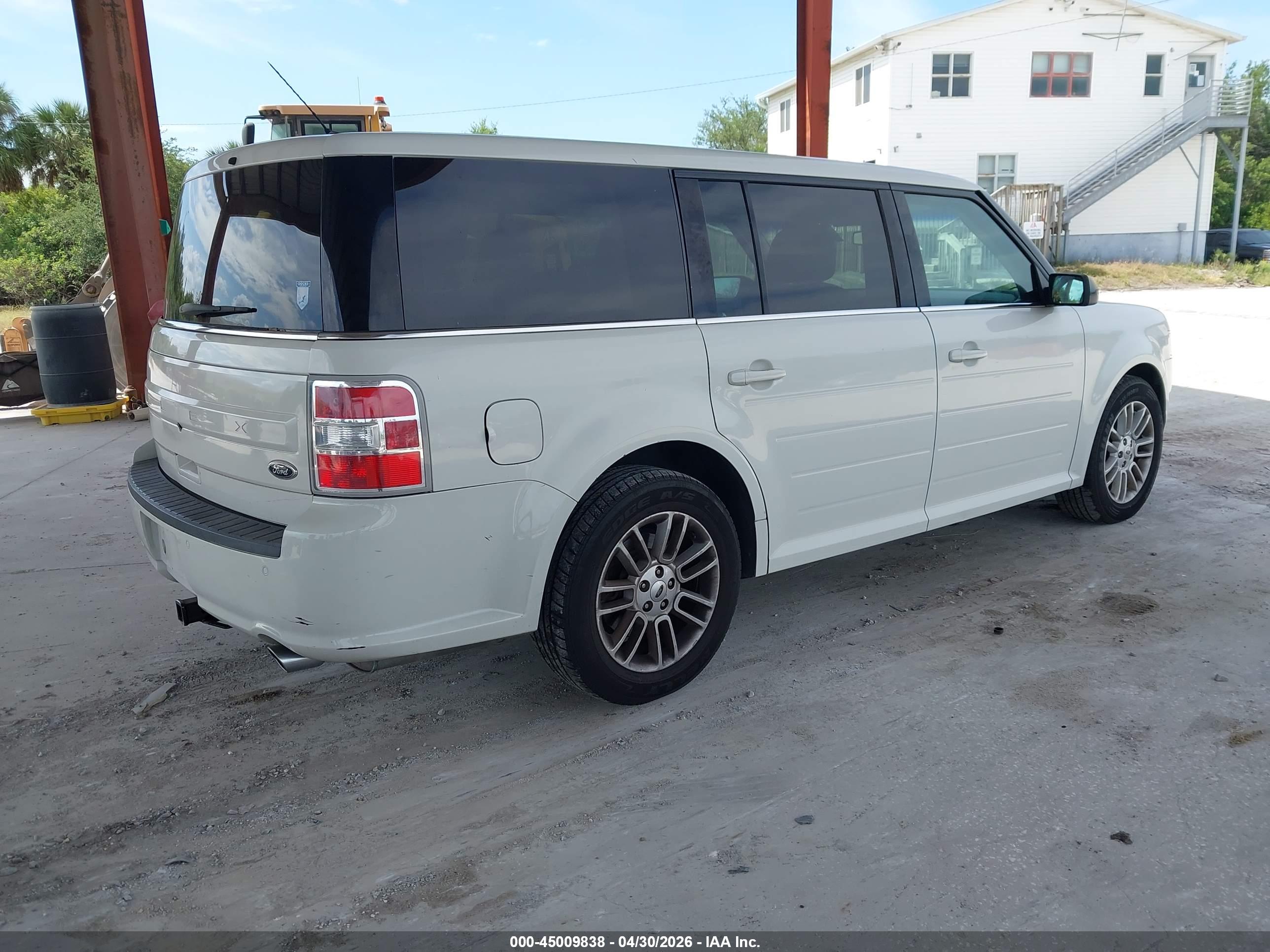 FORD FLEX image 4