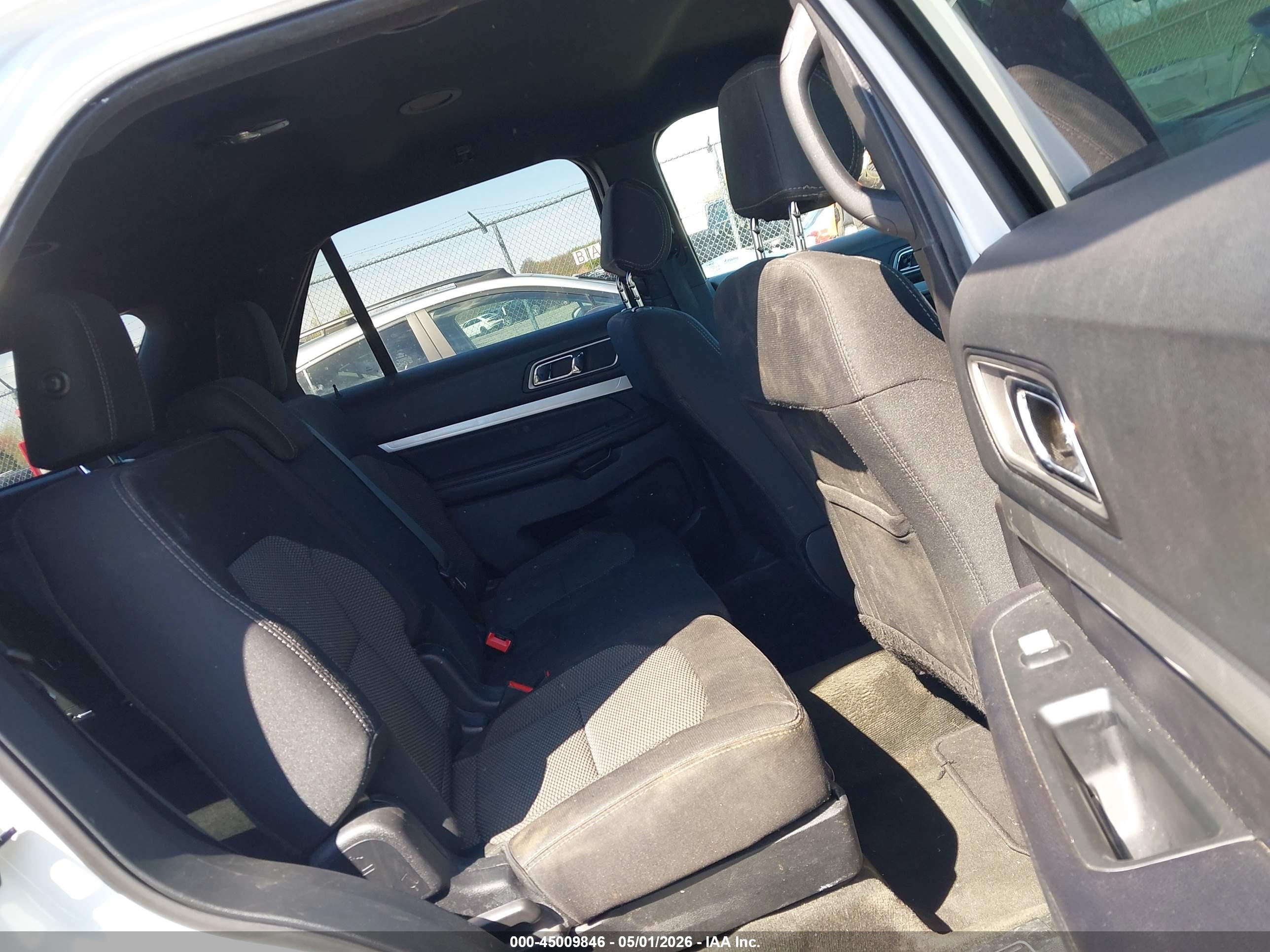 FORD EXPLORER image 8