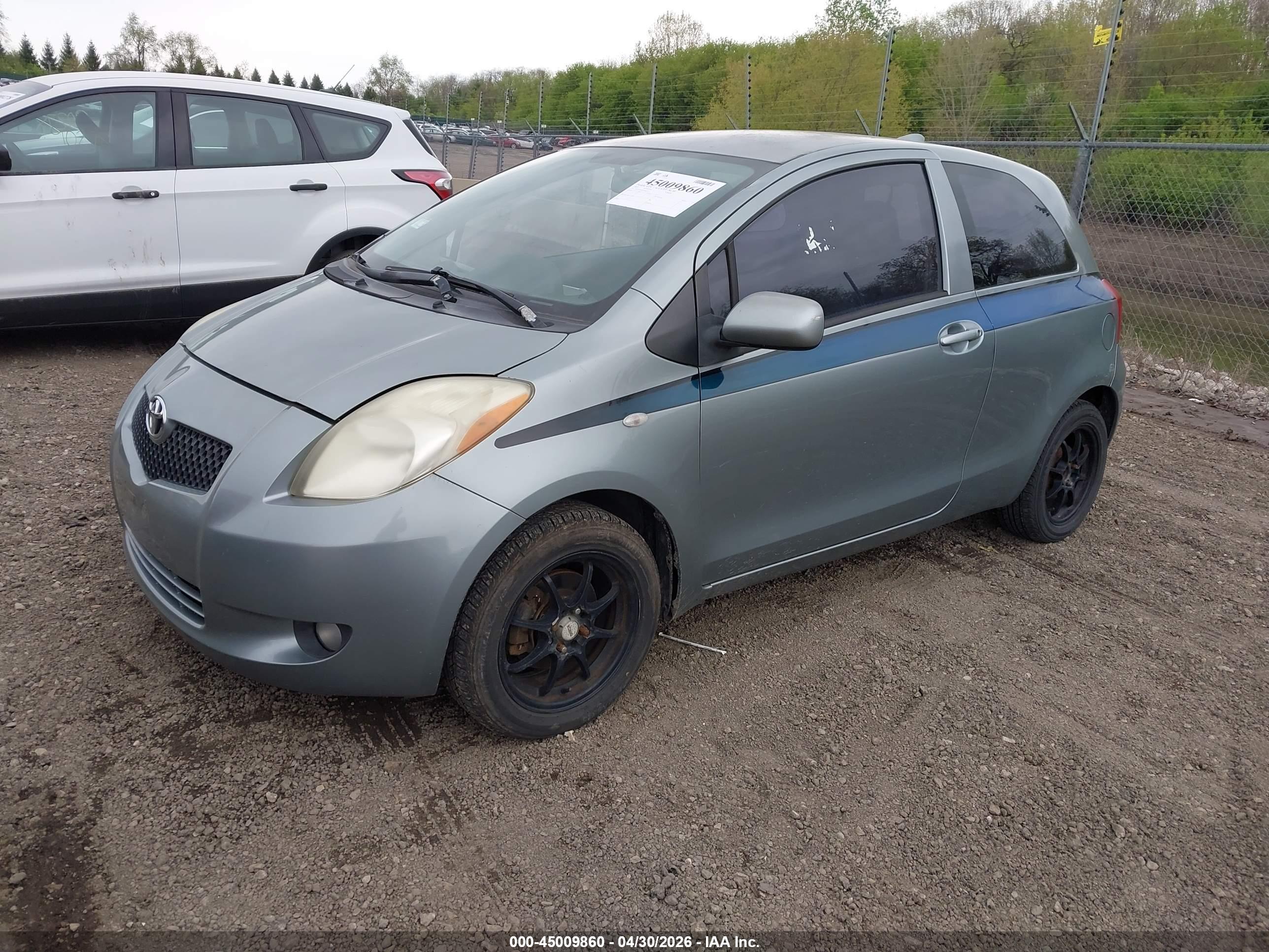 TOYOTA YARIS image 2