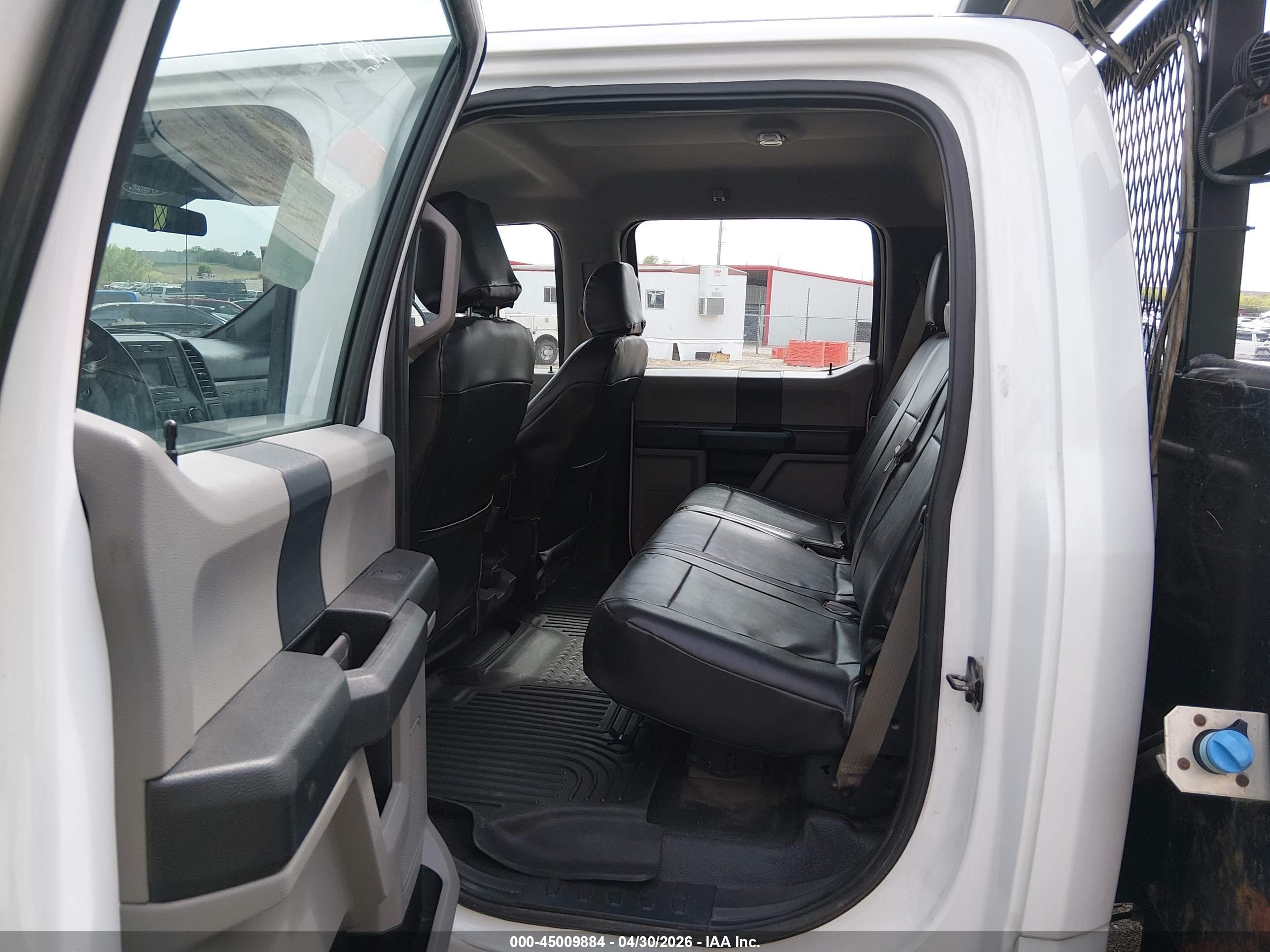 FORD F-550 image 8