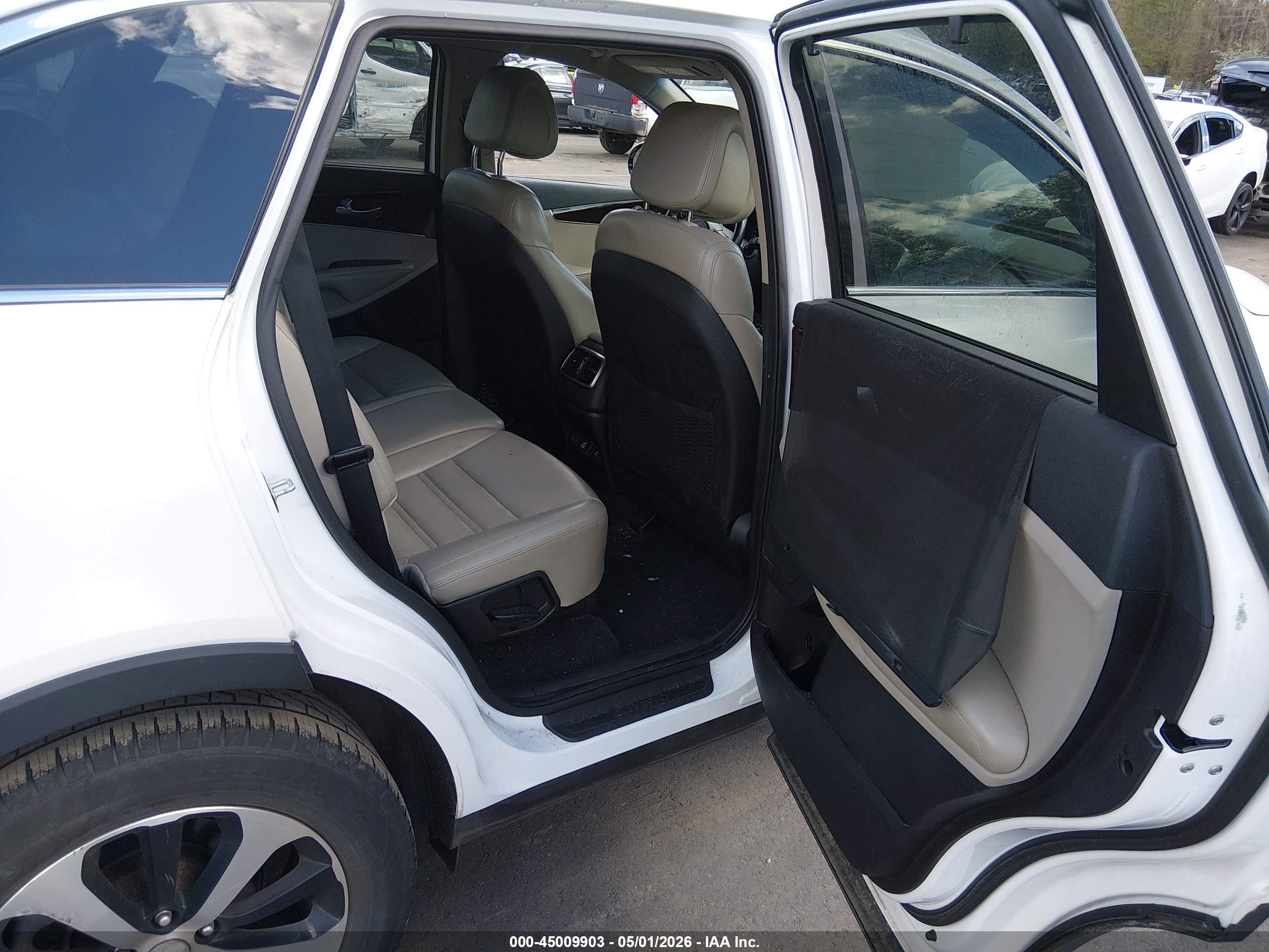 KIA SORENTO image 8