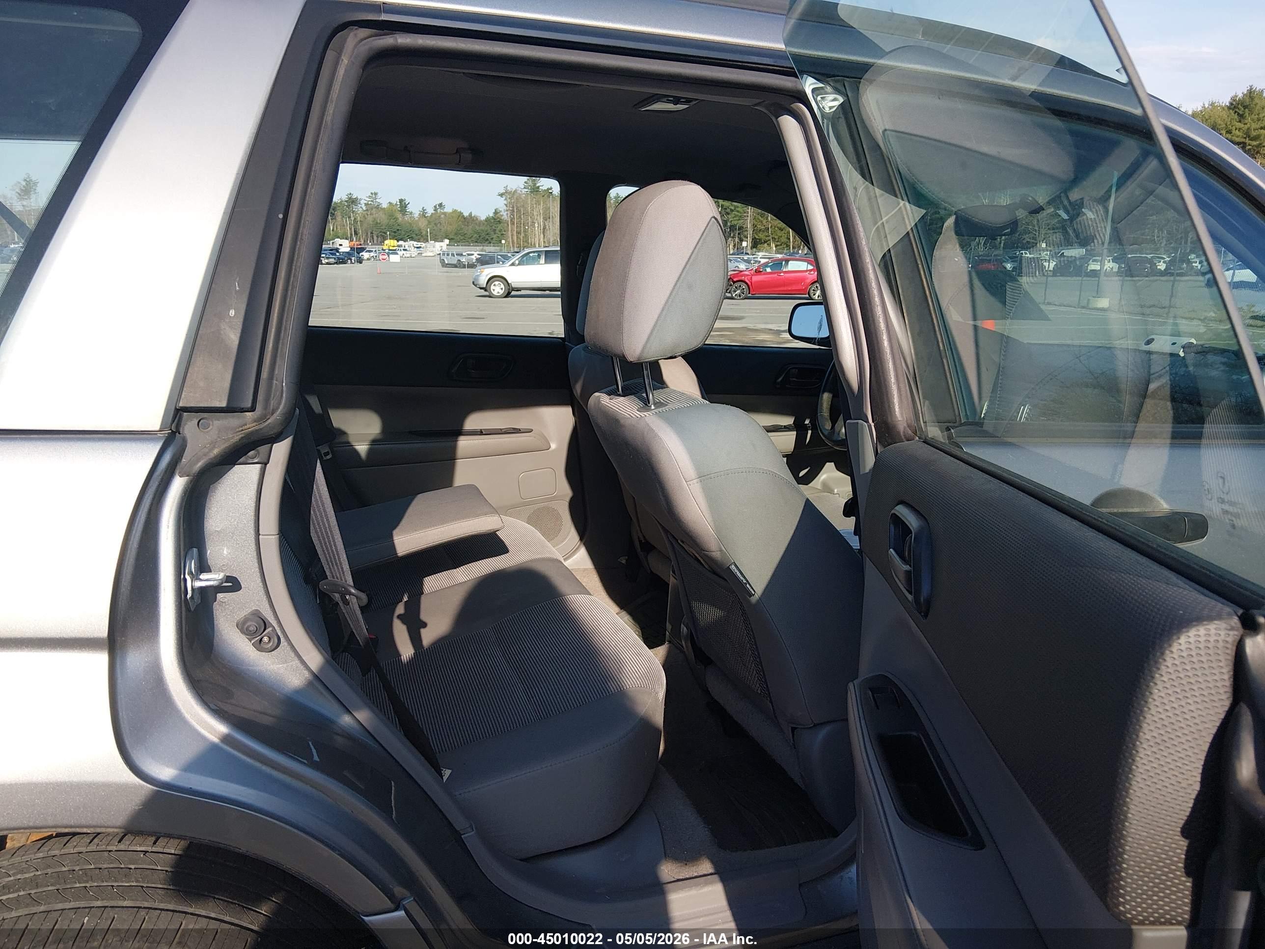 SUBARU FORESTER image 8