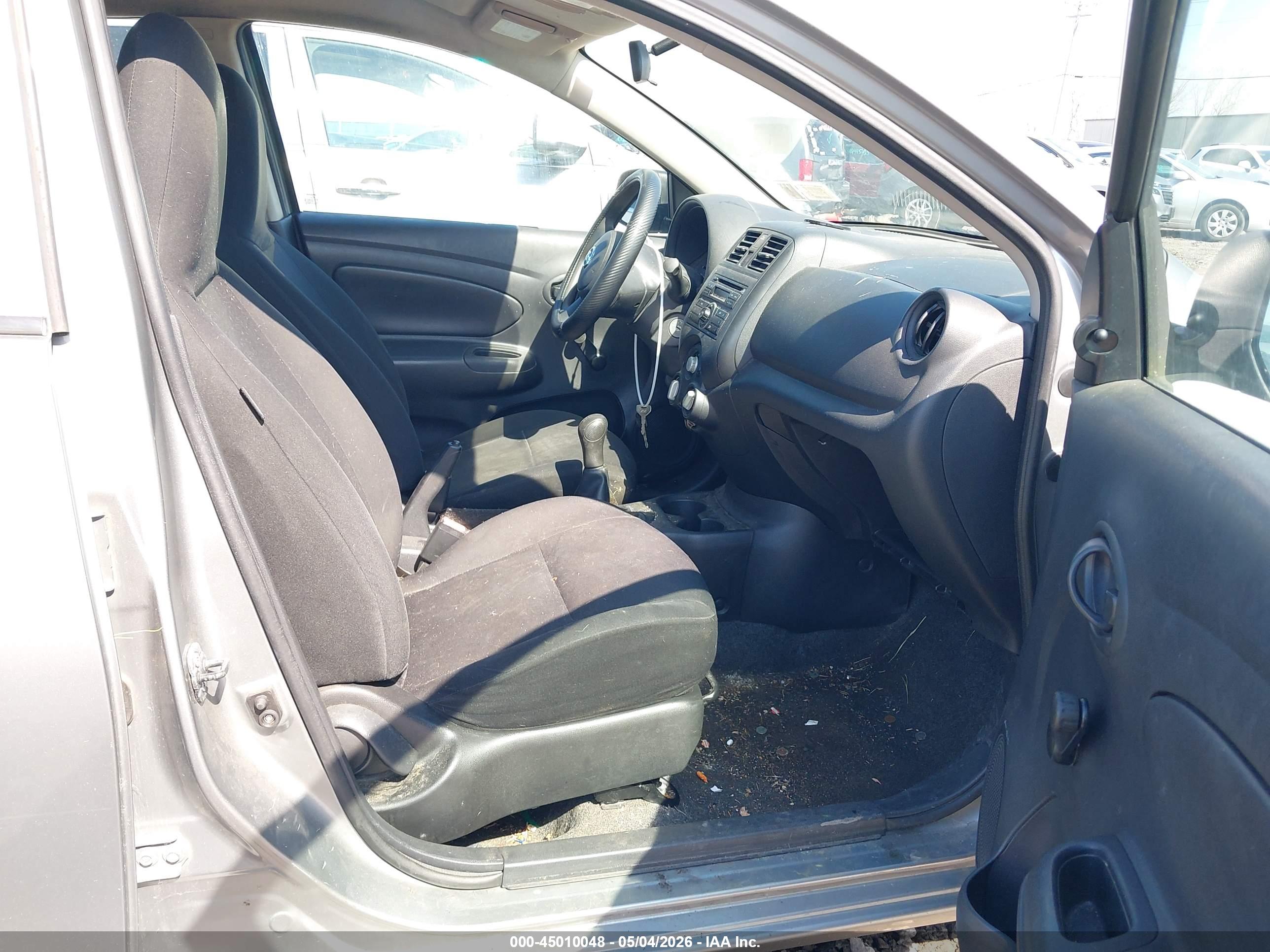 NISSAN VERSA image 5
