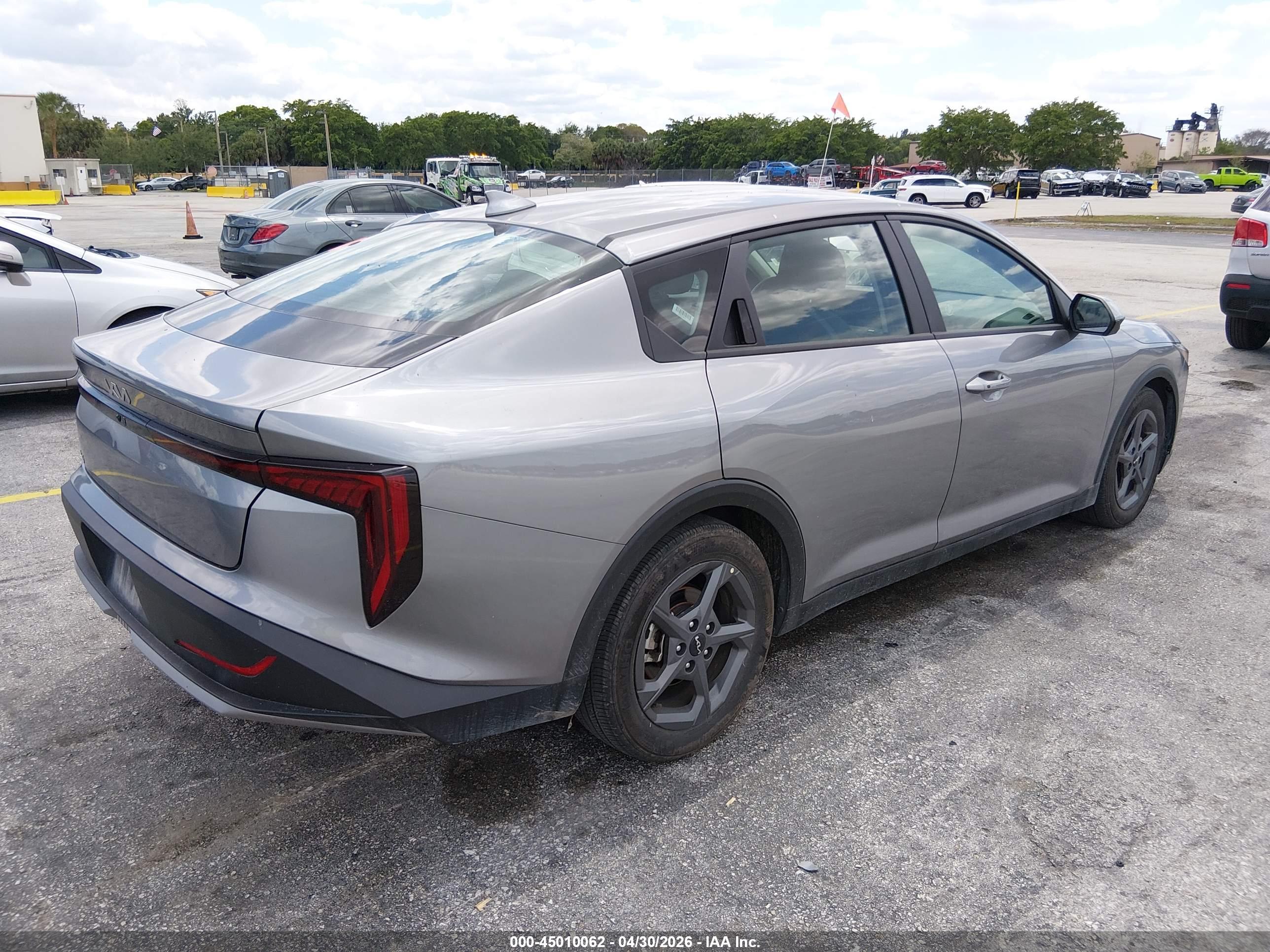 KIA K4 image 4