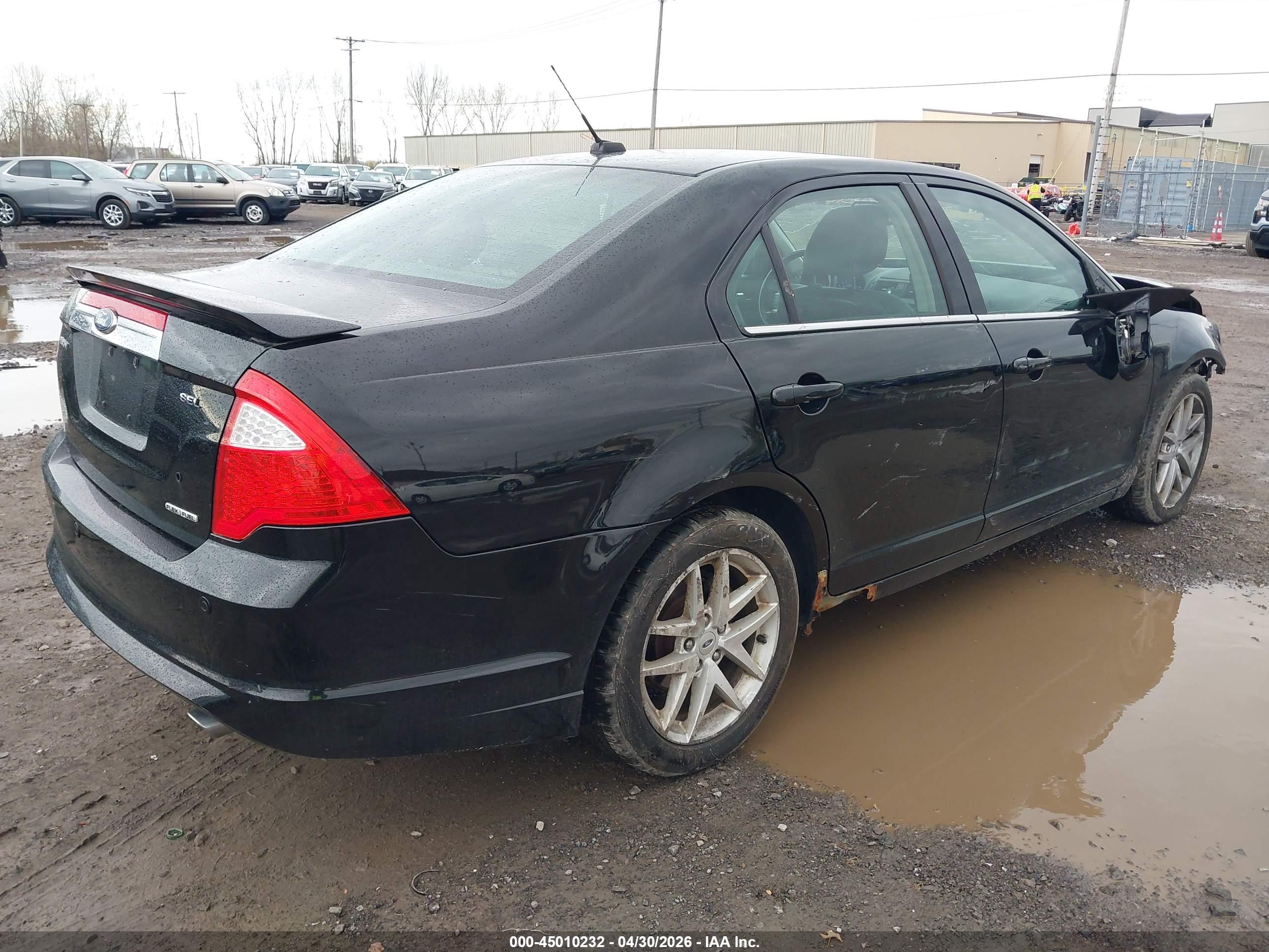 FORD FUSION image 4