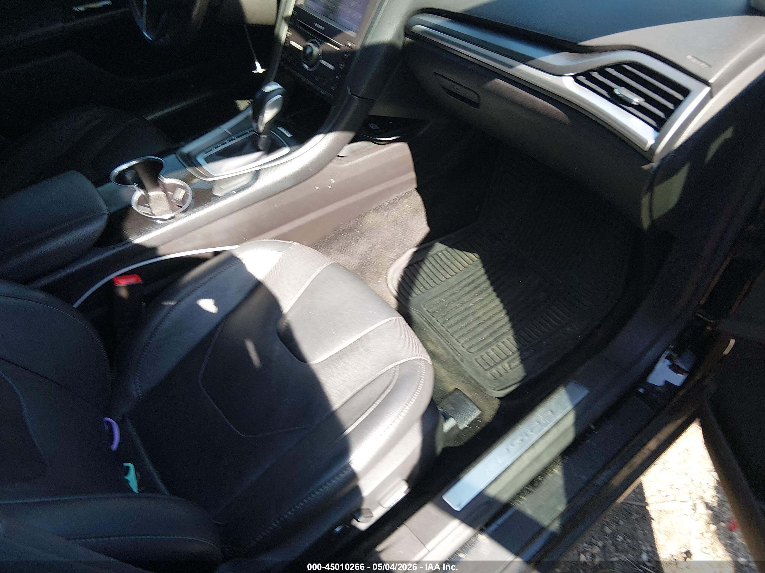 FORD FUSION image 5