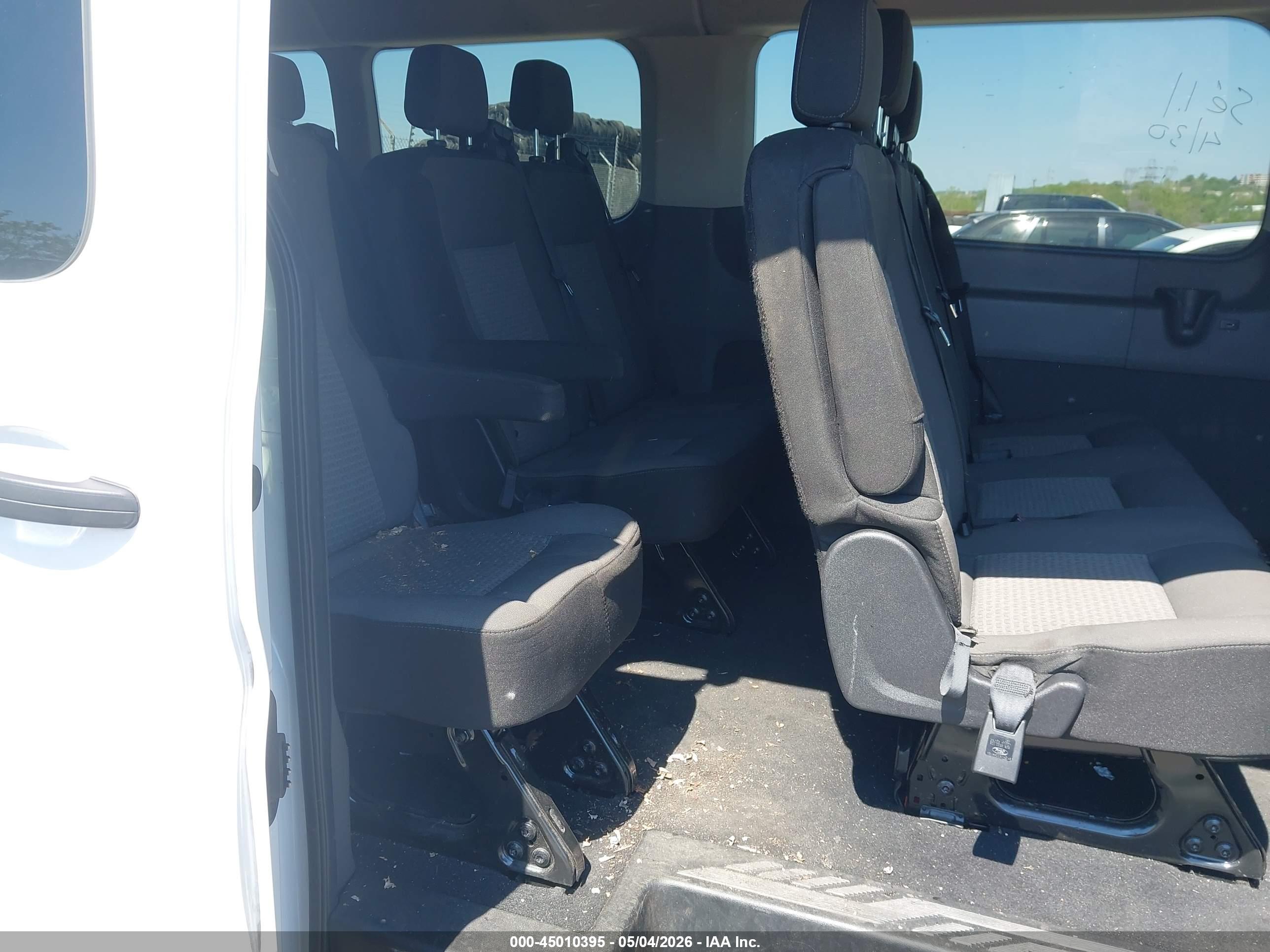 FORD TRANSIT-350 image 8