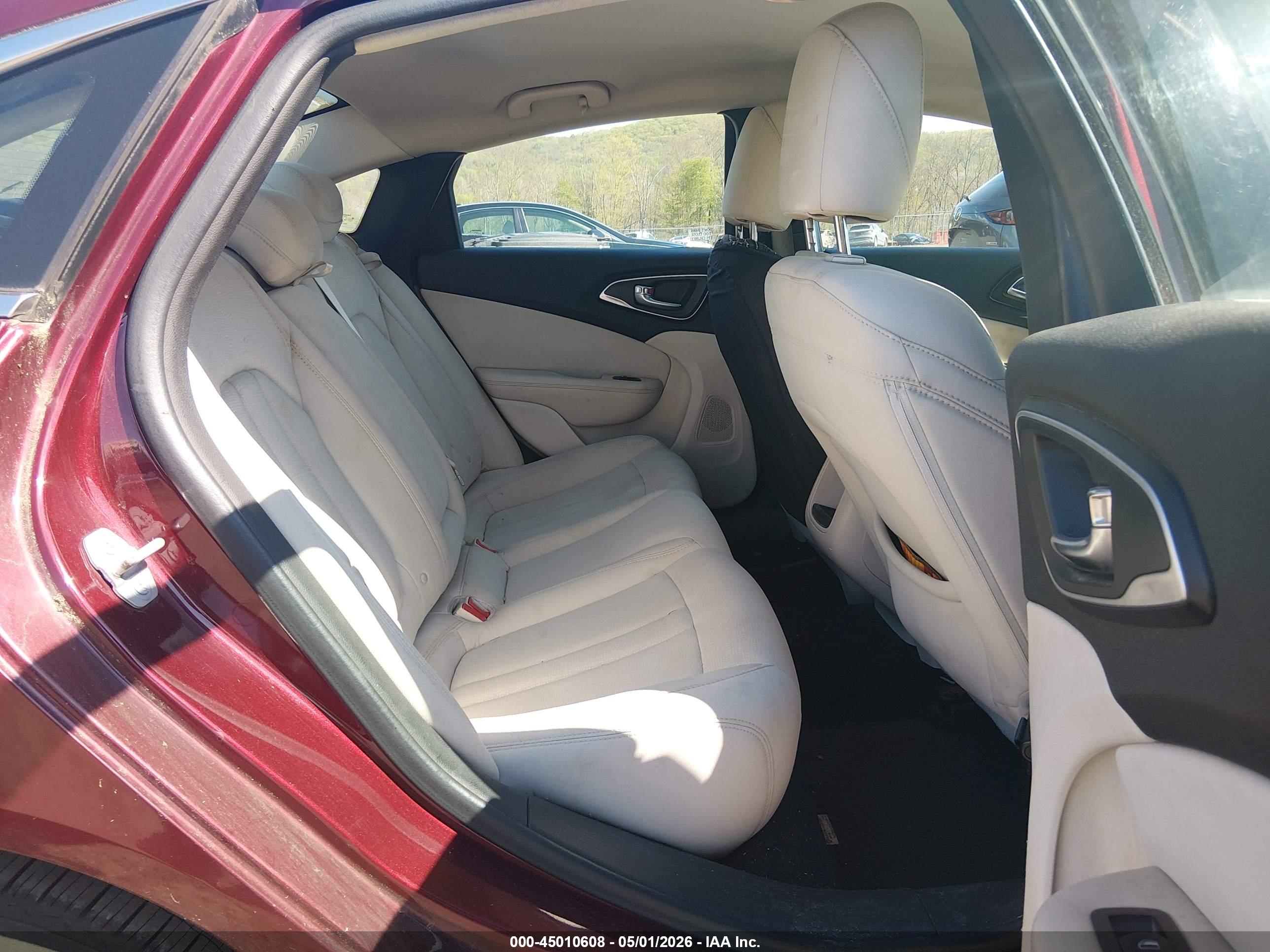 CHRYSLER 200 image 8