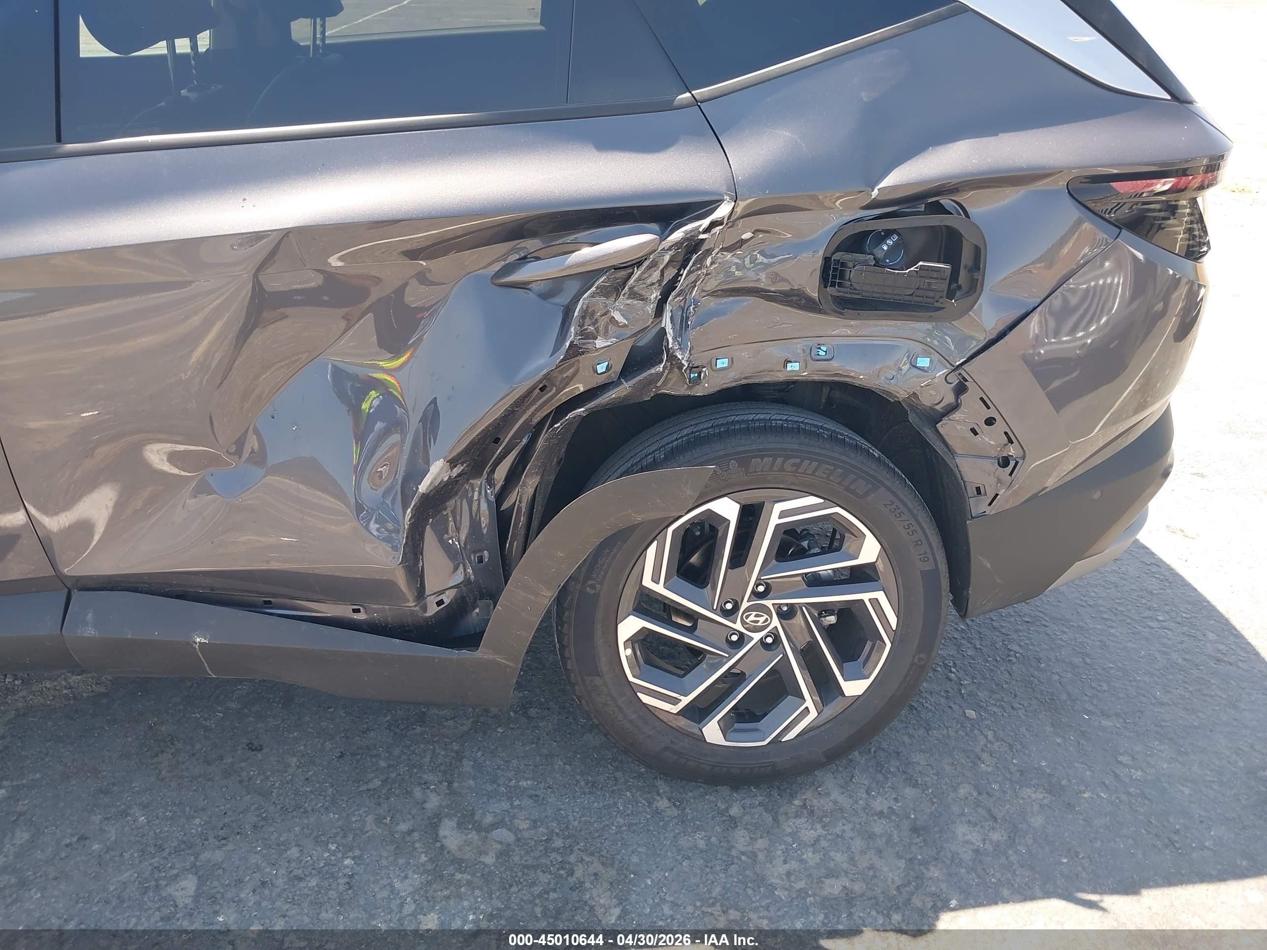 HYUNDAI TUCSON image 6