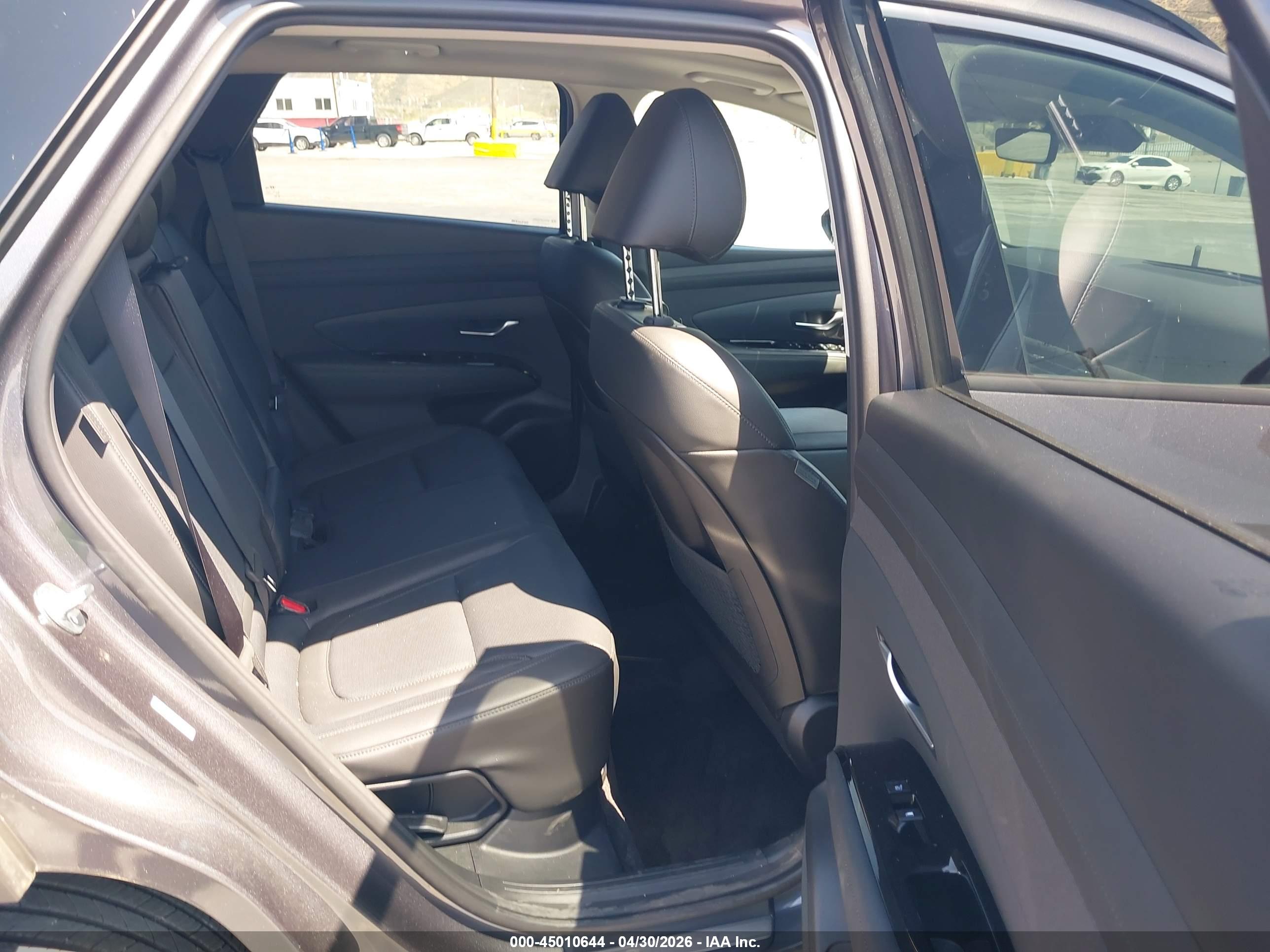 HYUNDAI TUCSON image 8