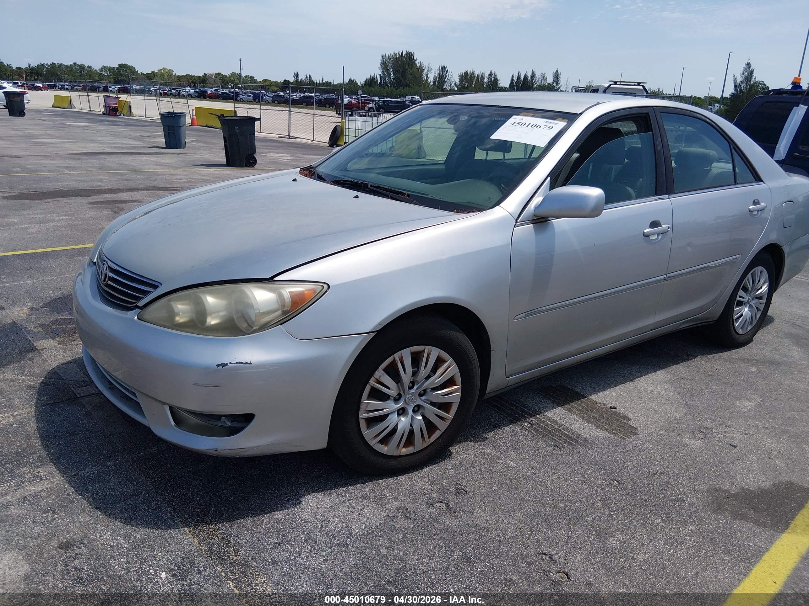 TOYOTA CAMRY image 2
