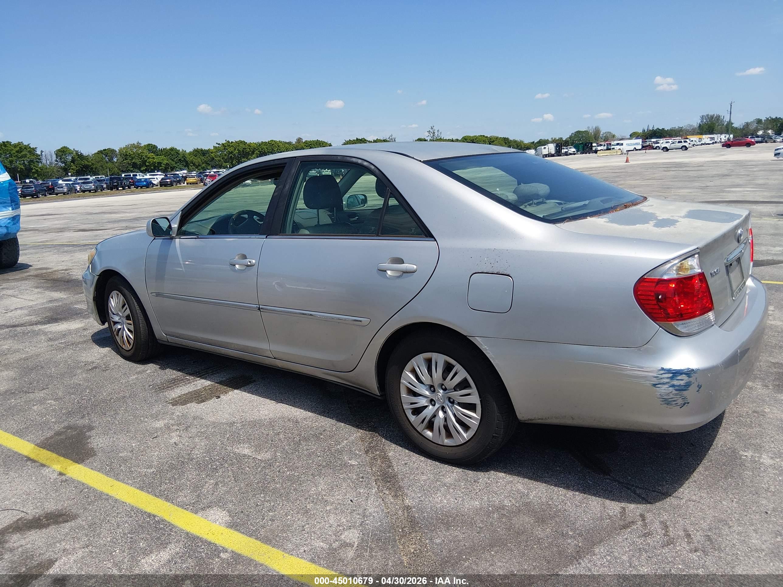 TOYOTA CAMRY image 3
