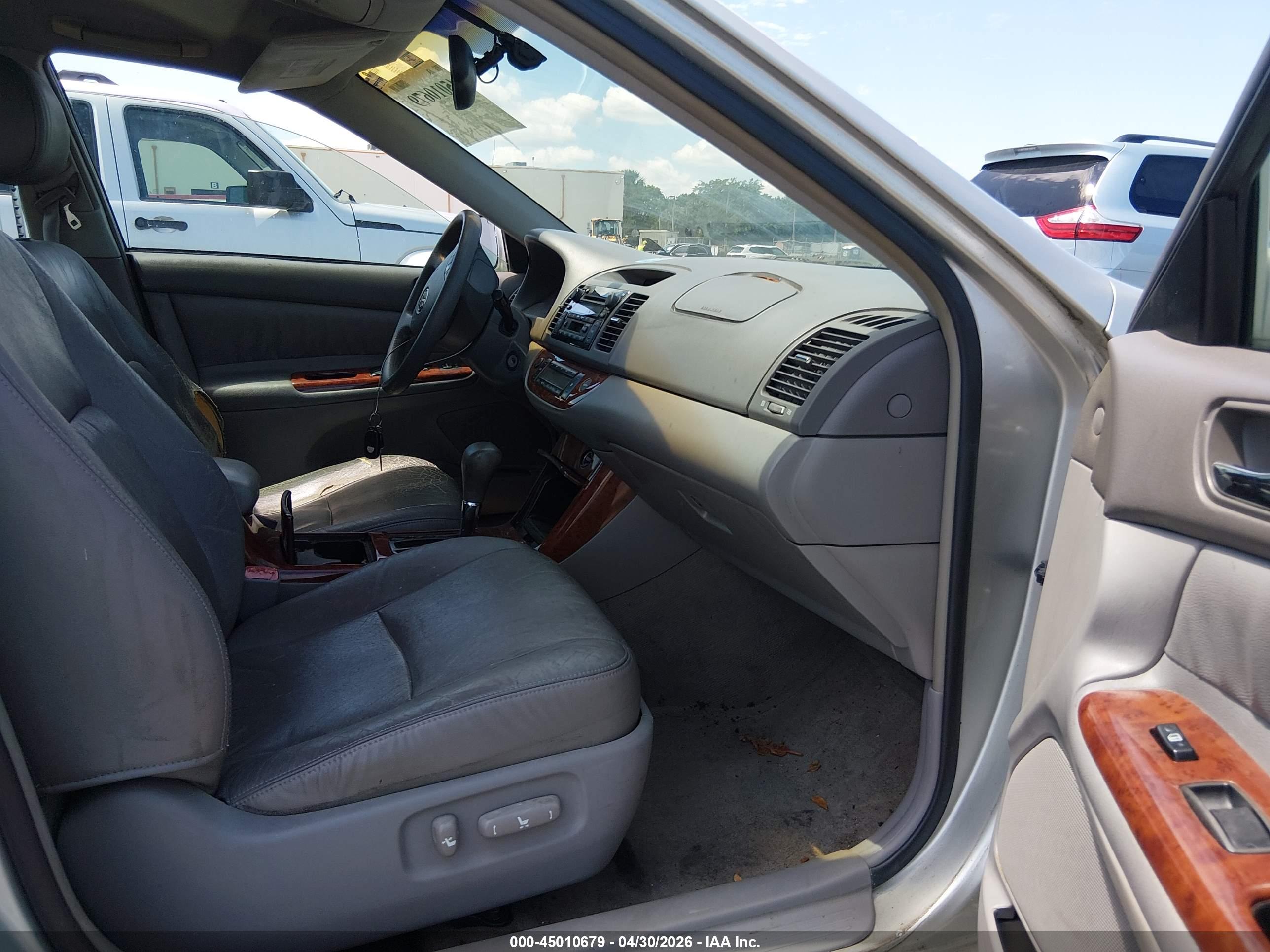 TOYOTA CAMRY image 5