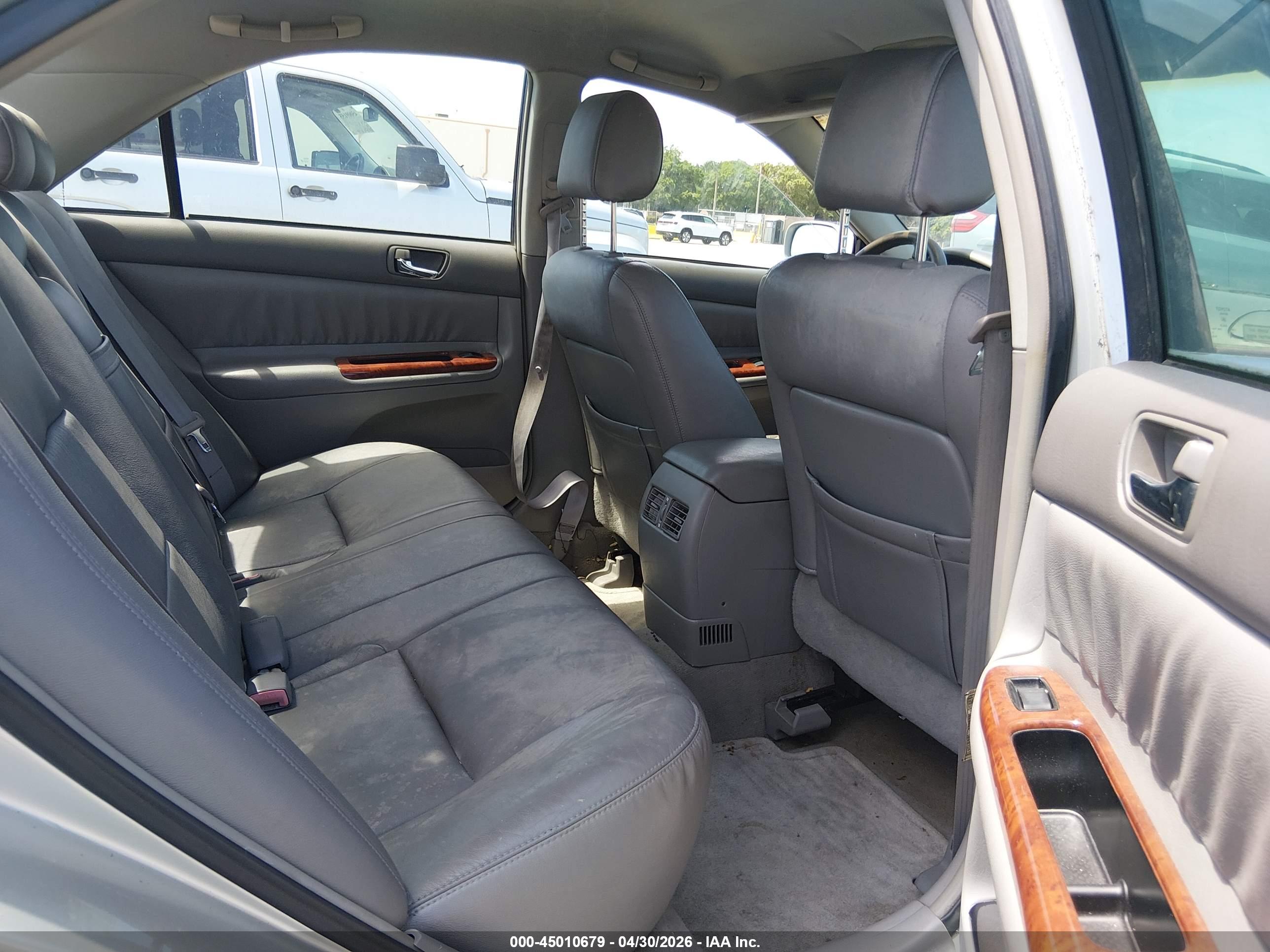 TOYOTA CAMRY image 8