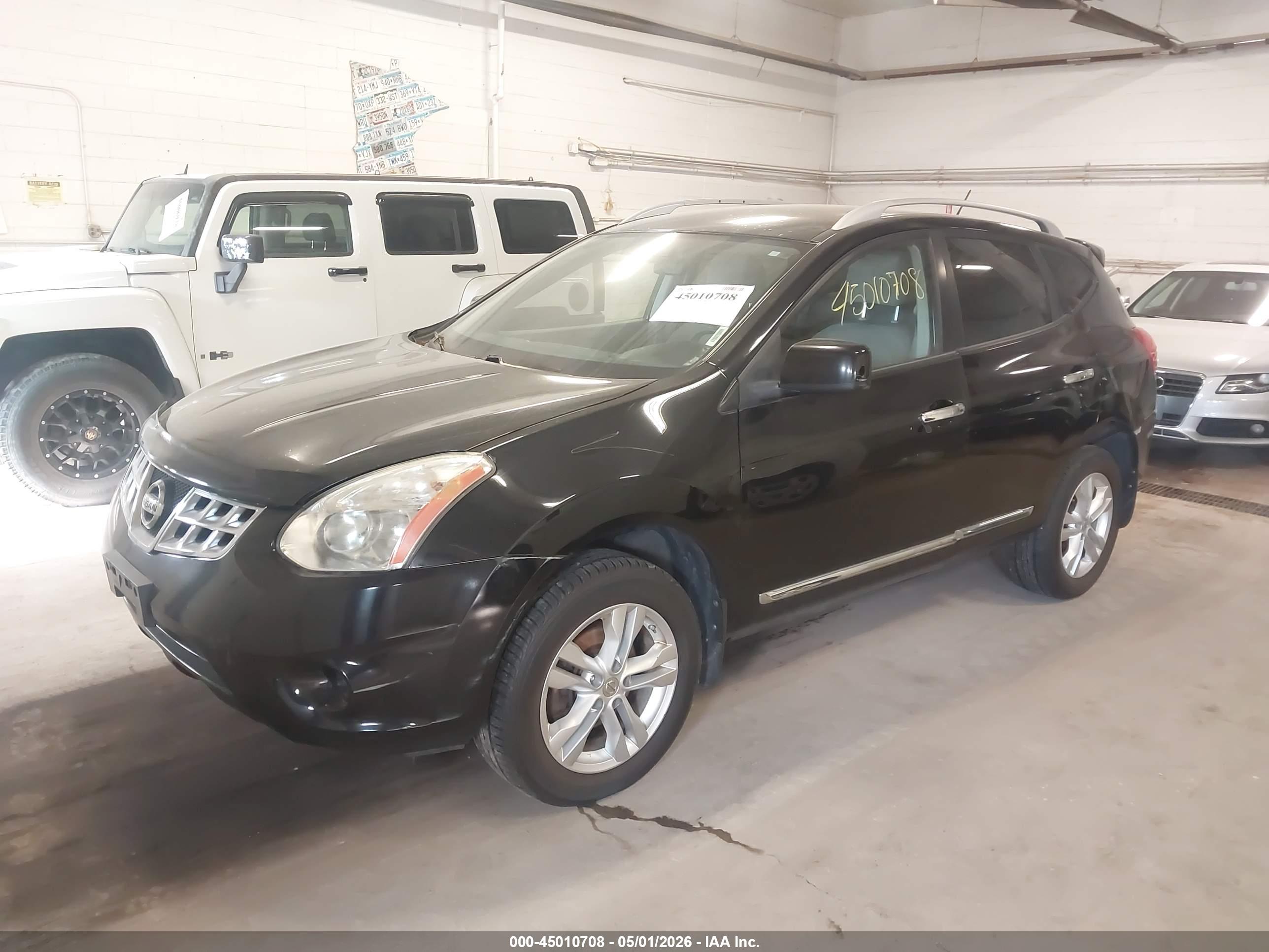 NISSAN ROGUE image 2