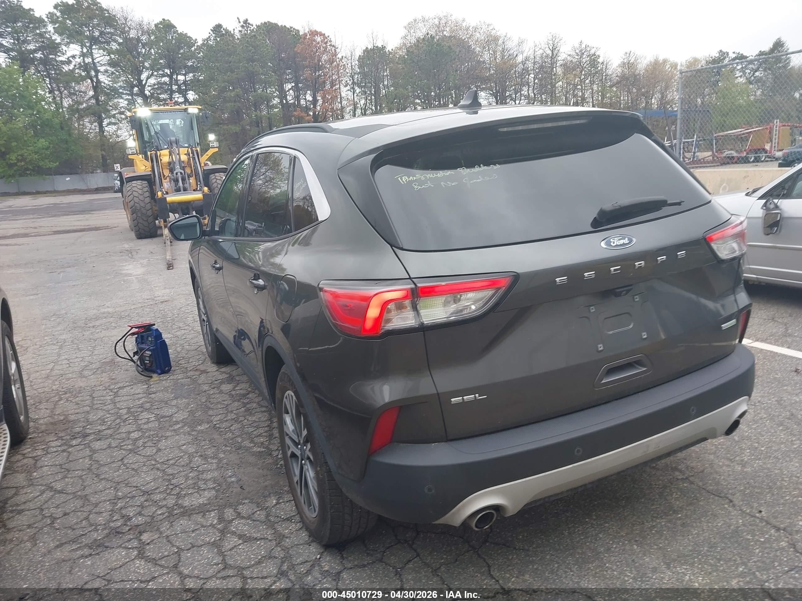 FORD ESCAPE image 3