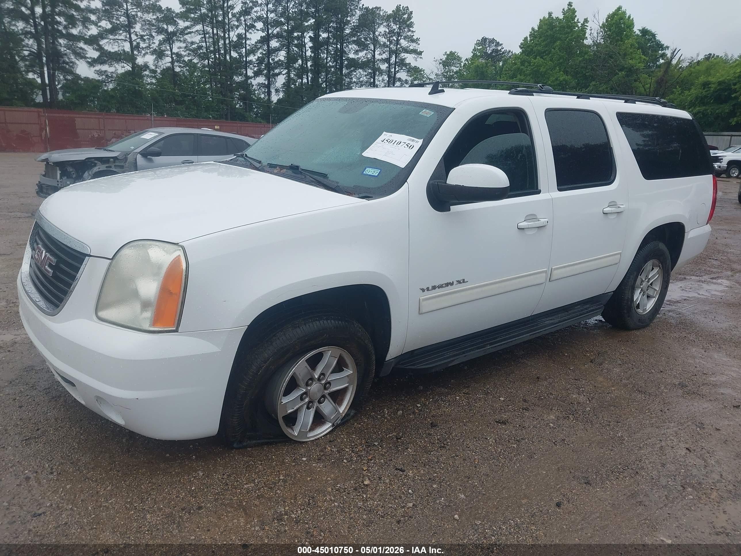 GMC YUKON image 2