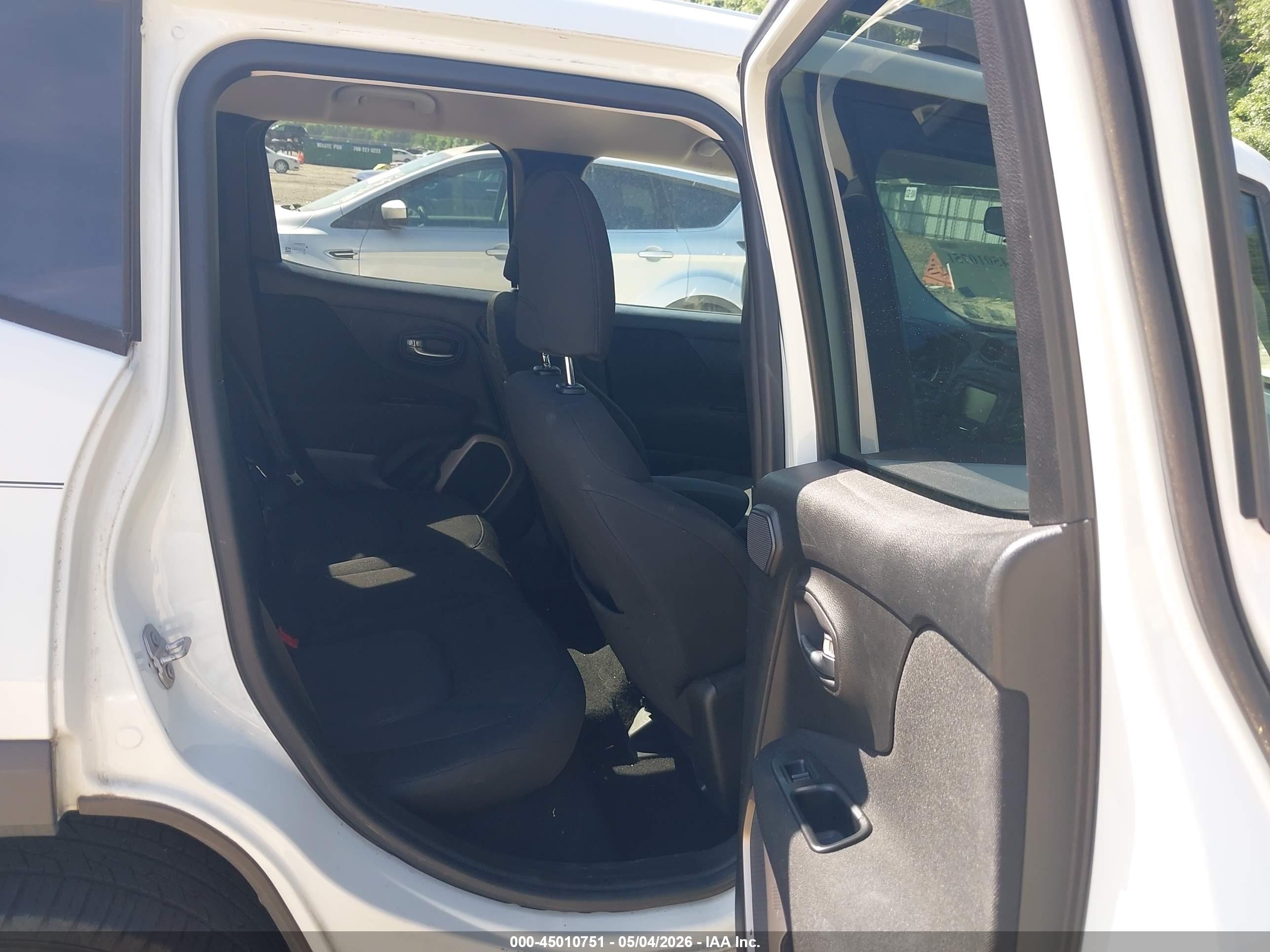 JEEP RENEGADE image 8