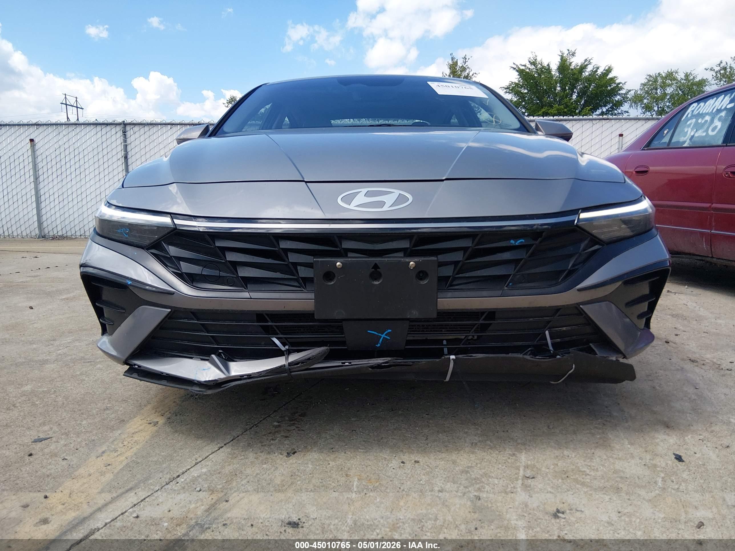 HYUNDAI ELANTRA image 6