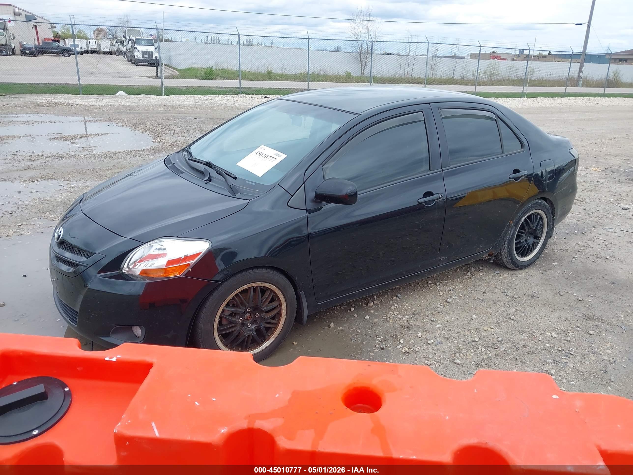 TOYOTA YARIS image 2