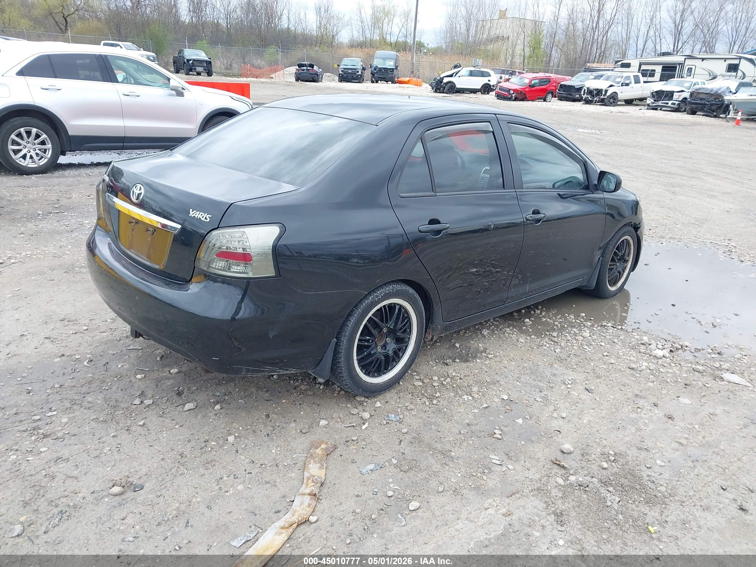 TOYOTA YARIS image 4