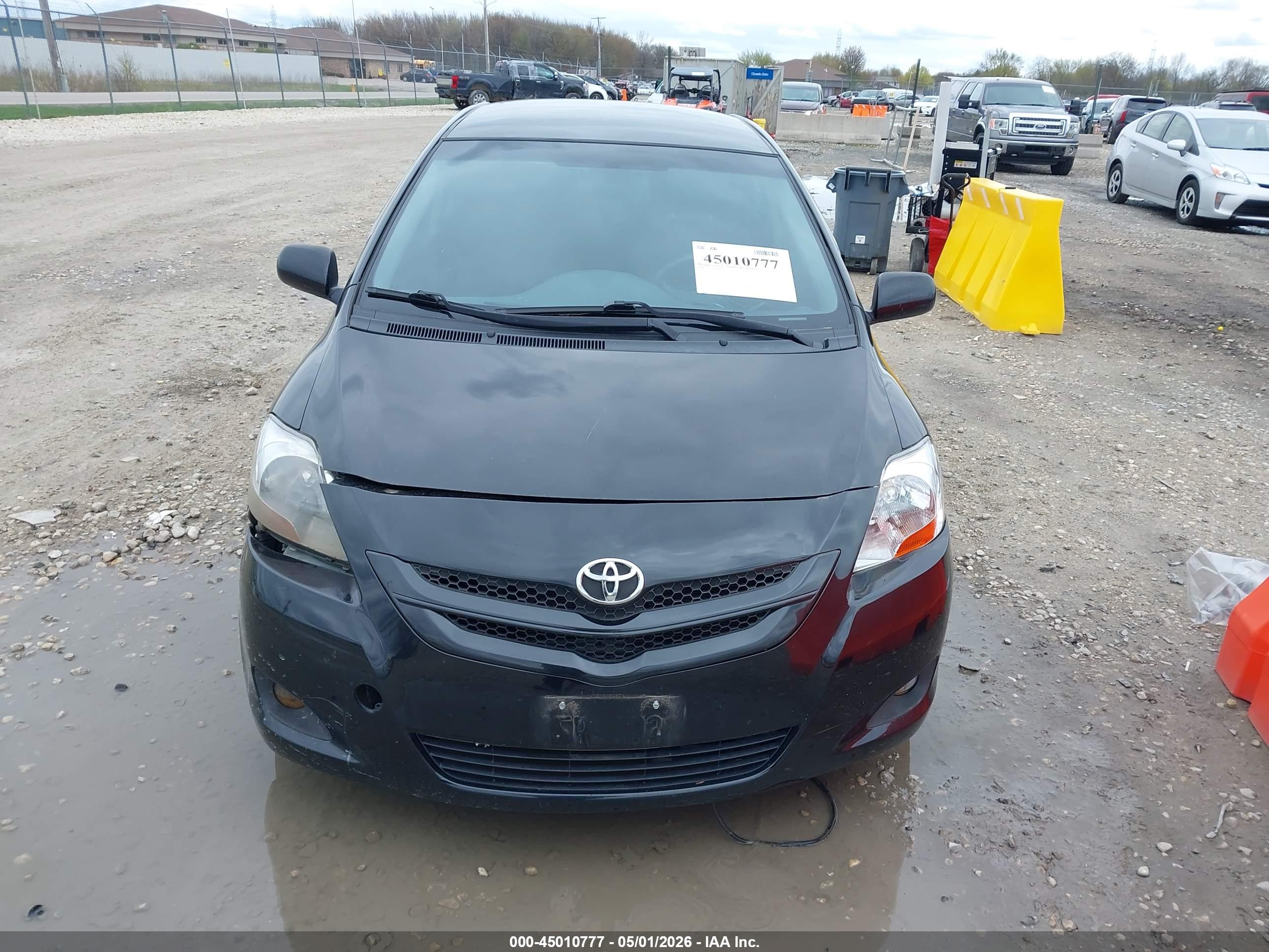 TOYOTA YARIS image 6