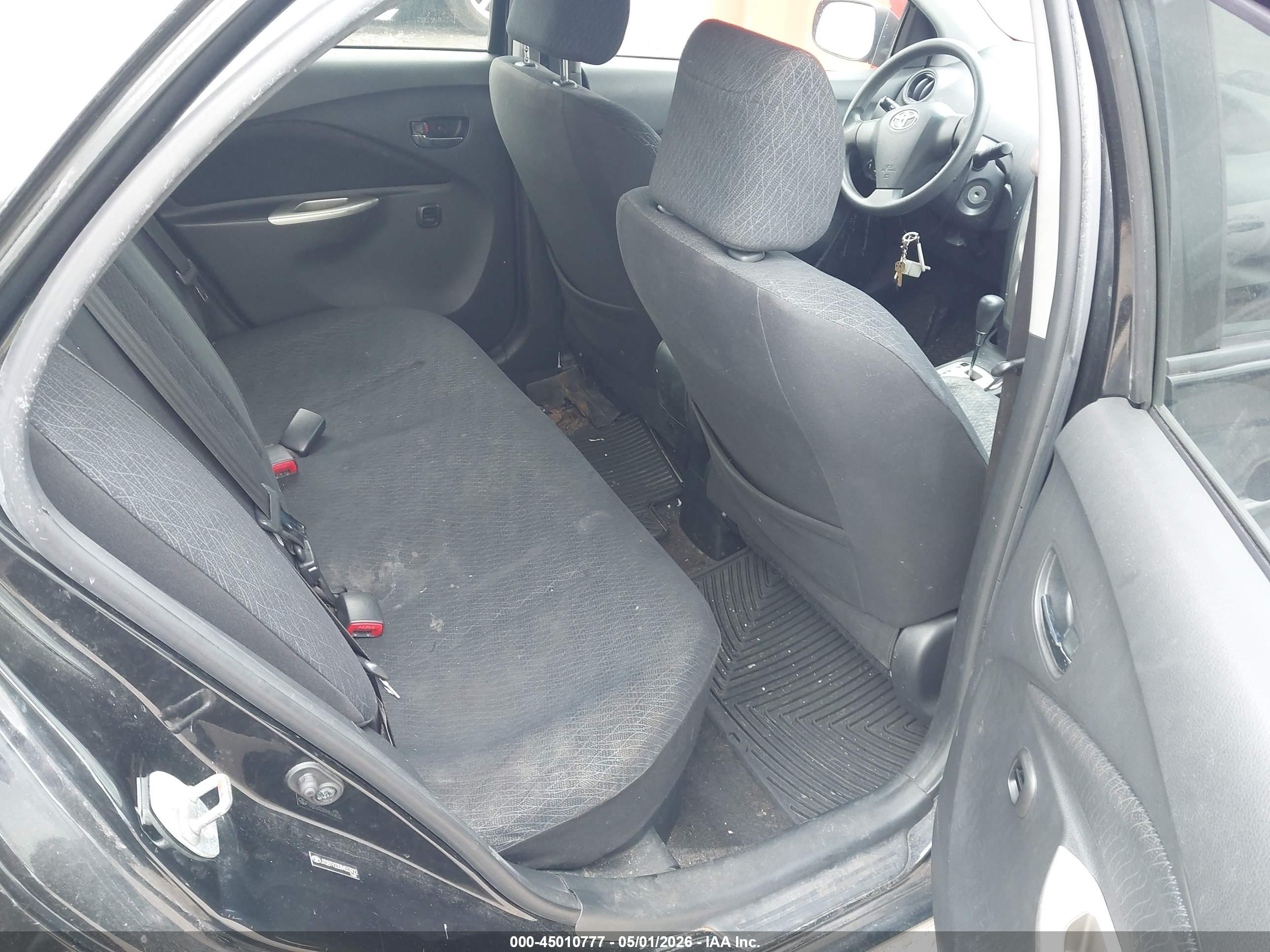 TOYOTA YARIS image 8