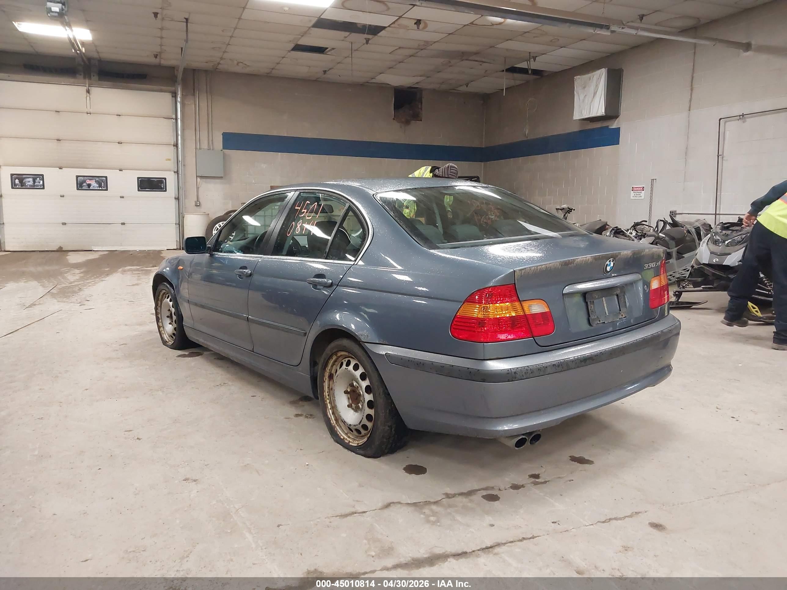 BMW 330XI image 3