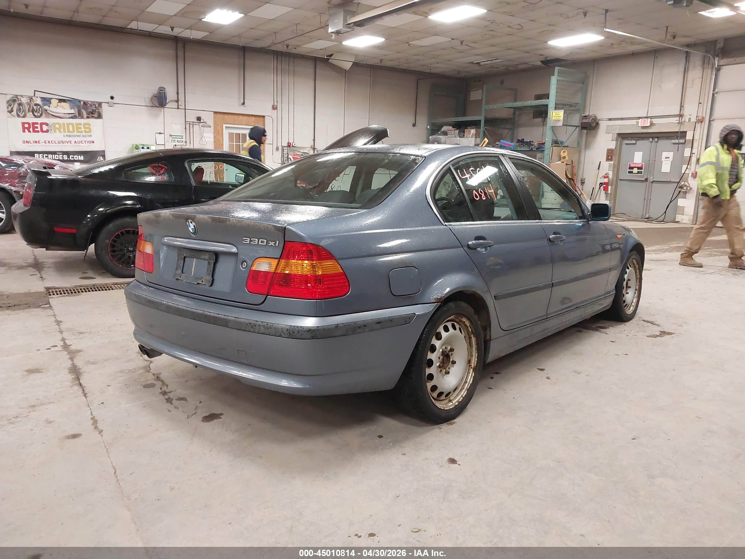 BMW 330XI image 4