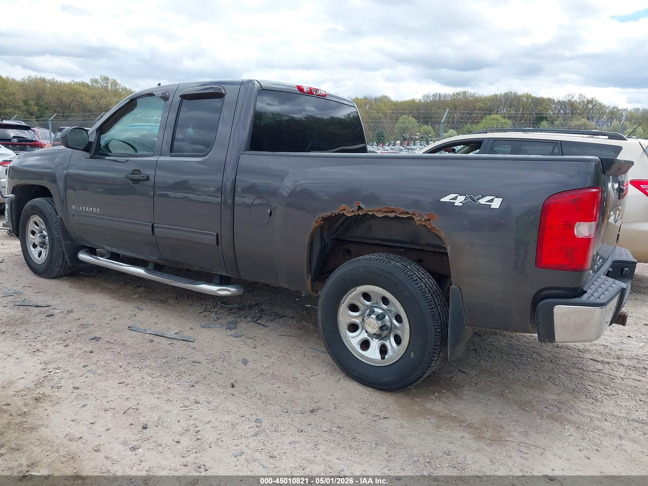 CHEVROLET SILVERADO image 3