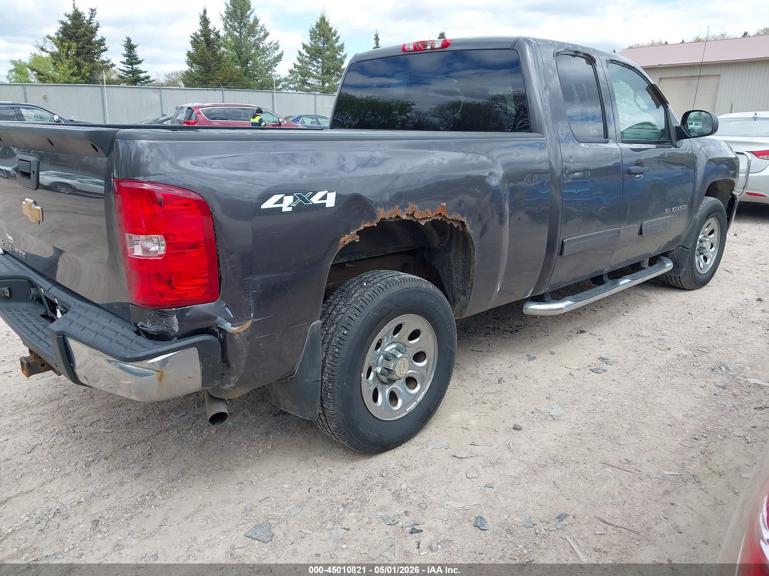 CHEVROLET SILVERADO image 4