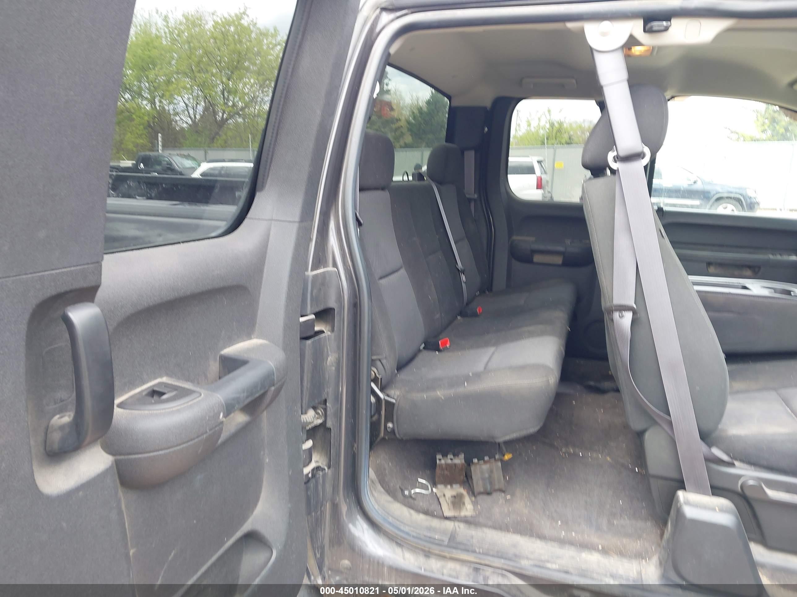 CHEVROLET SILVERADO image 8