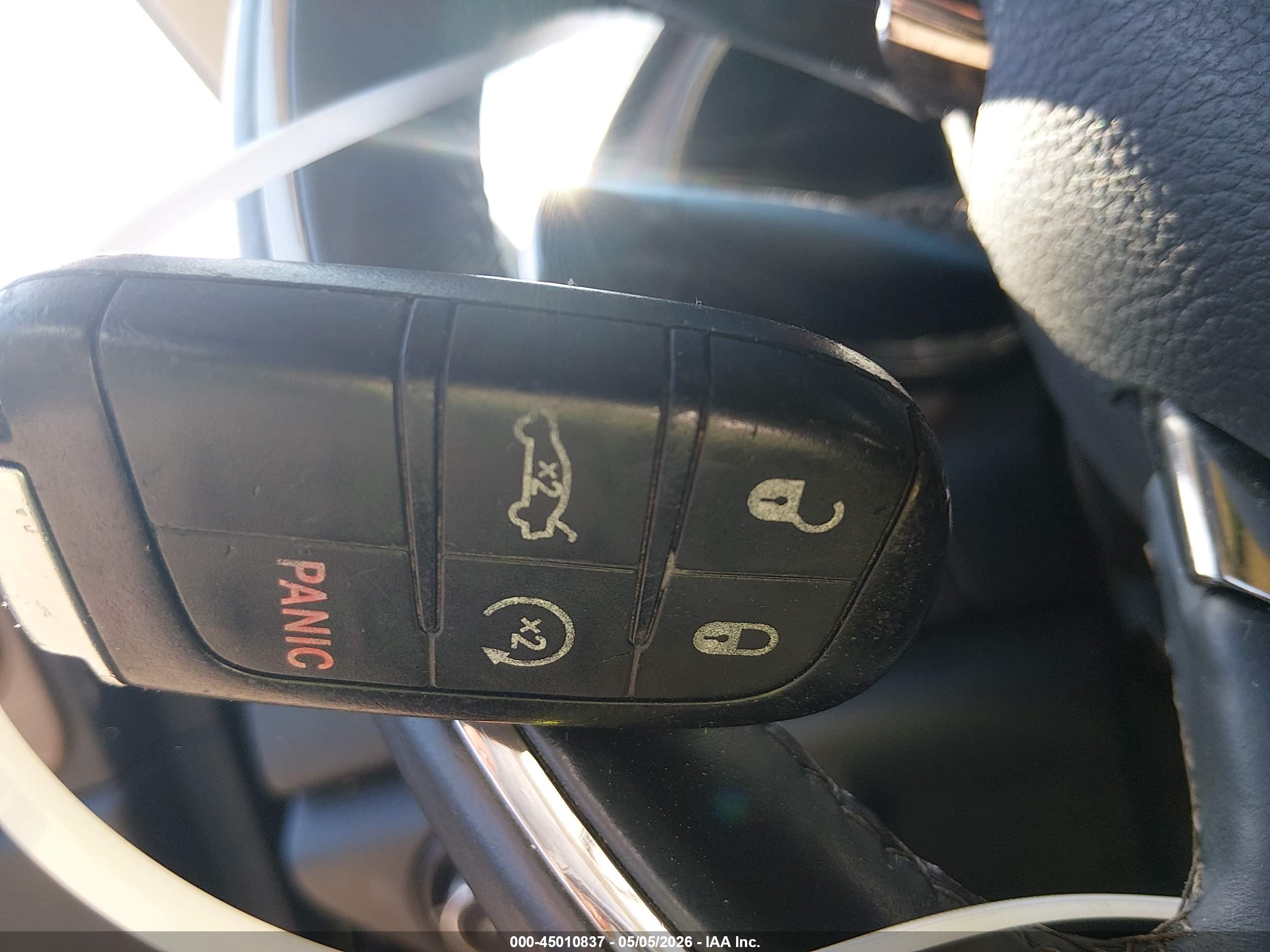 CHRYSLER 200 image 11