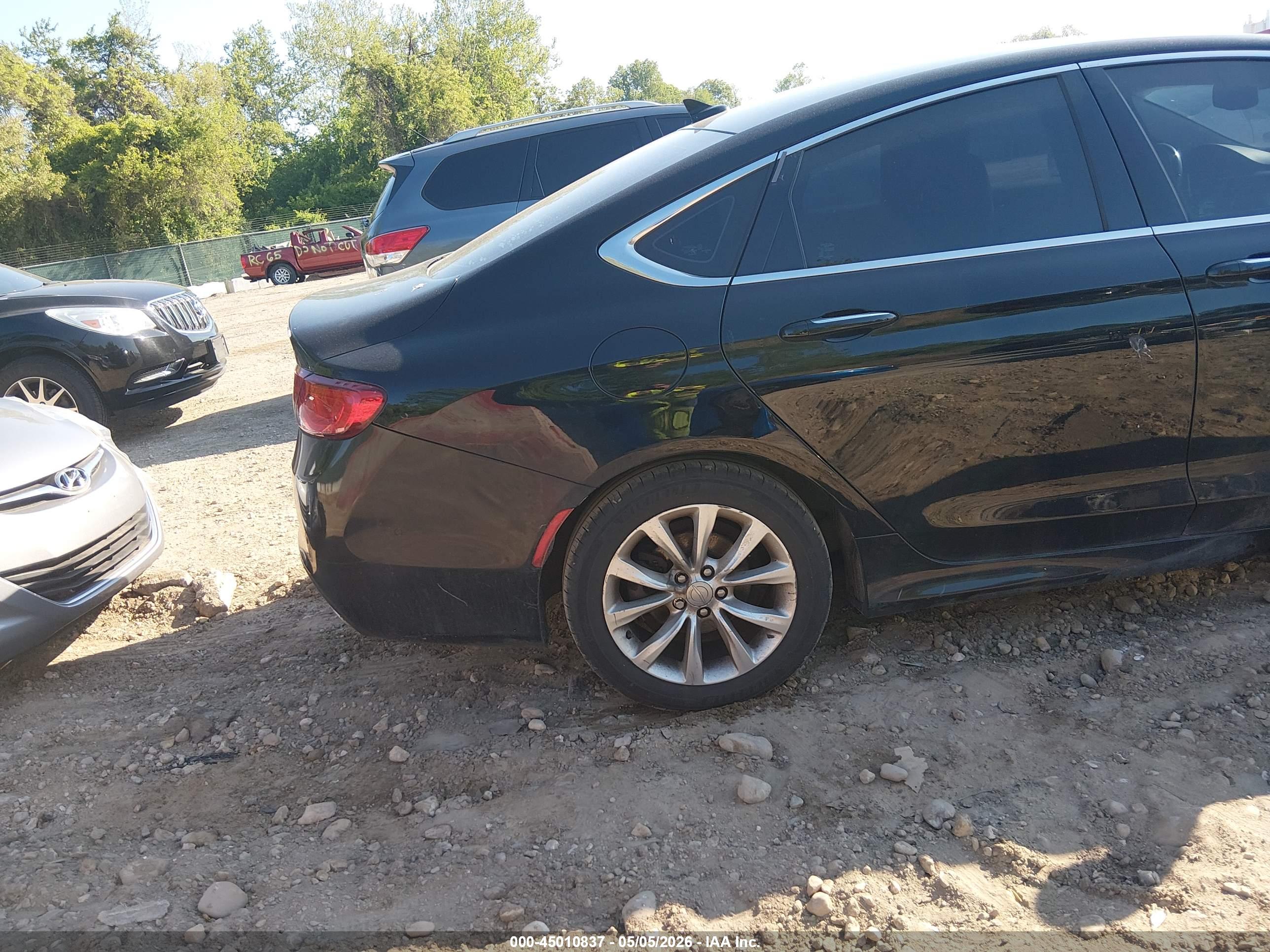 CHRYSLER 200 image 6