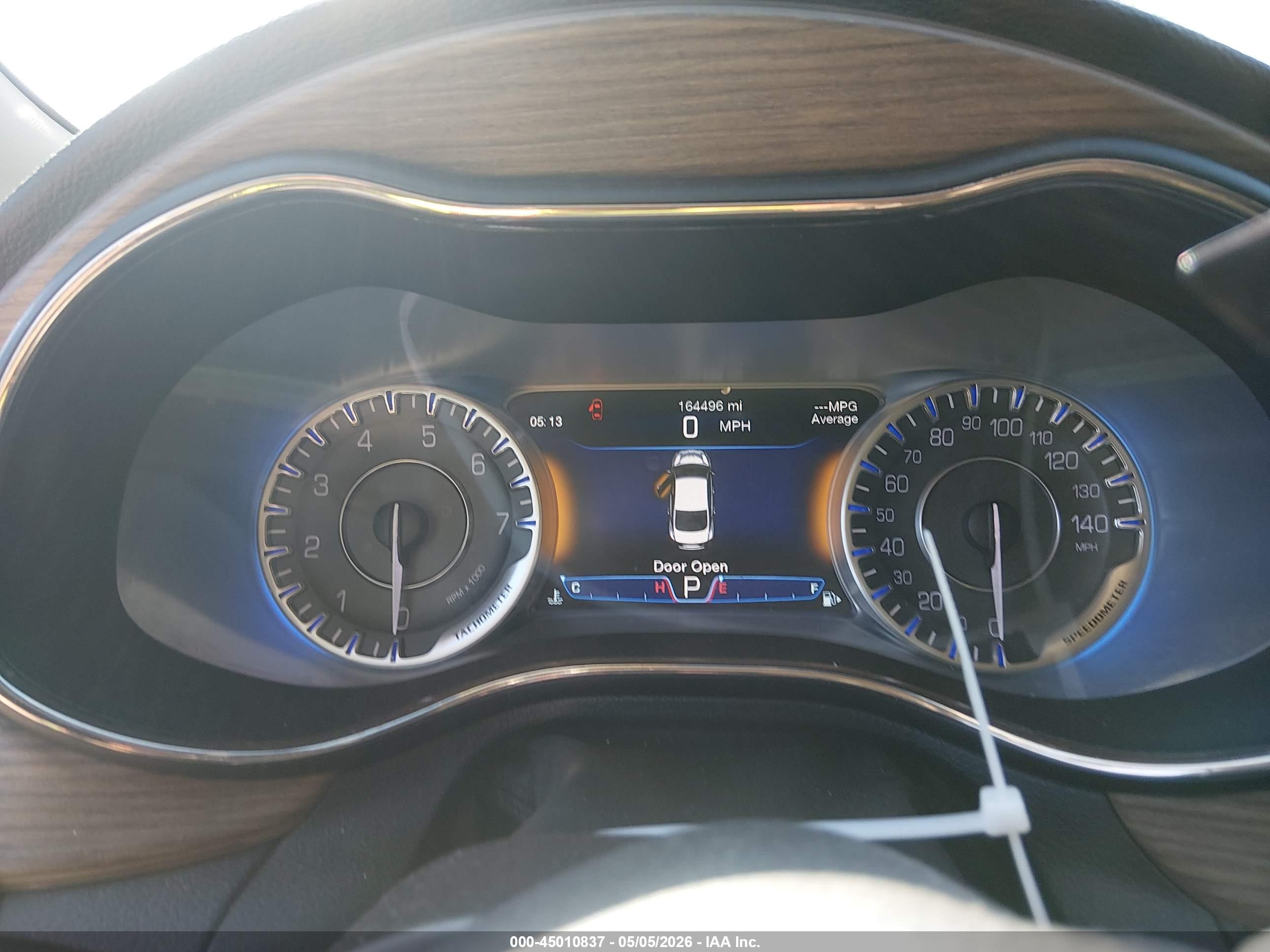 CHRYSLER 200 image 7