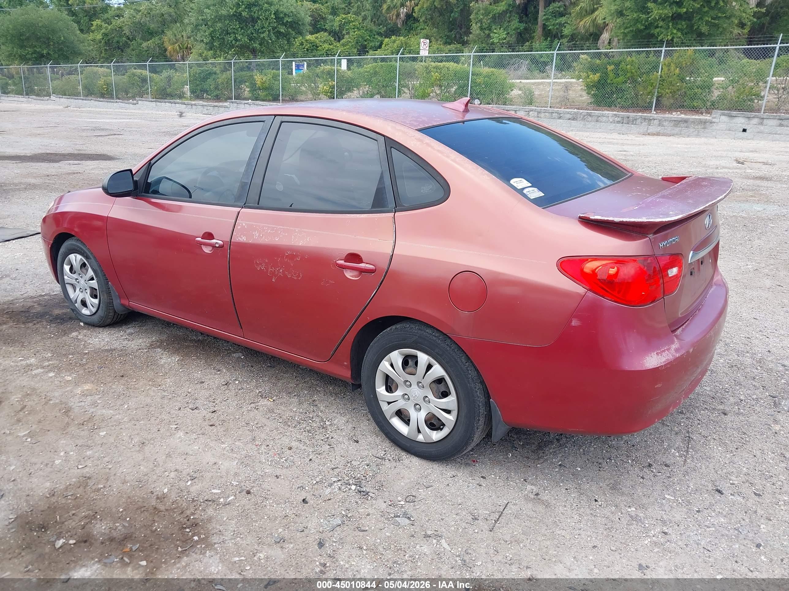 HYUNDAI ELANTRA image 3
