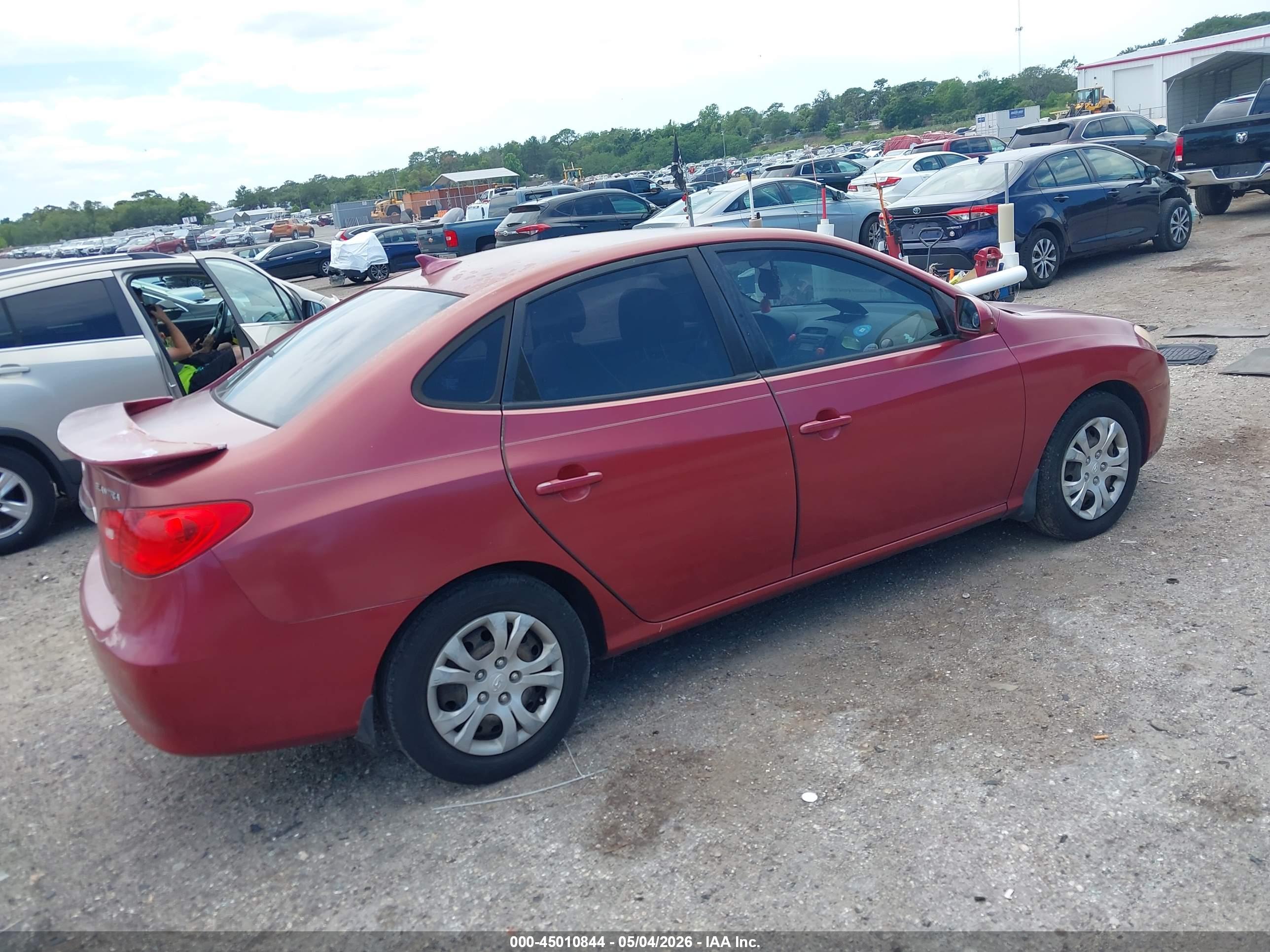 HYUNDAI ELANTRA image 4