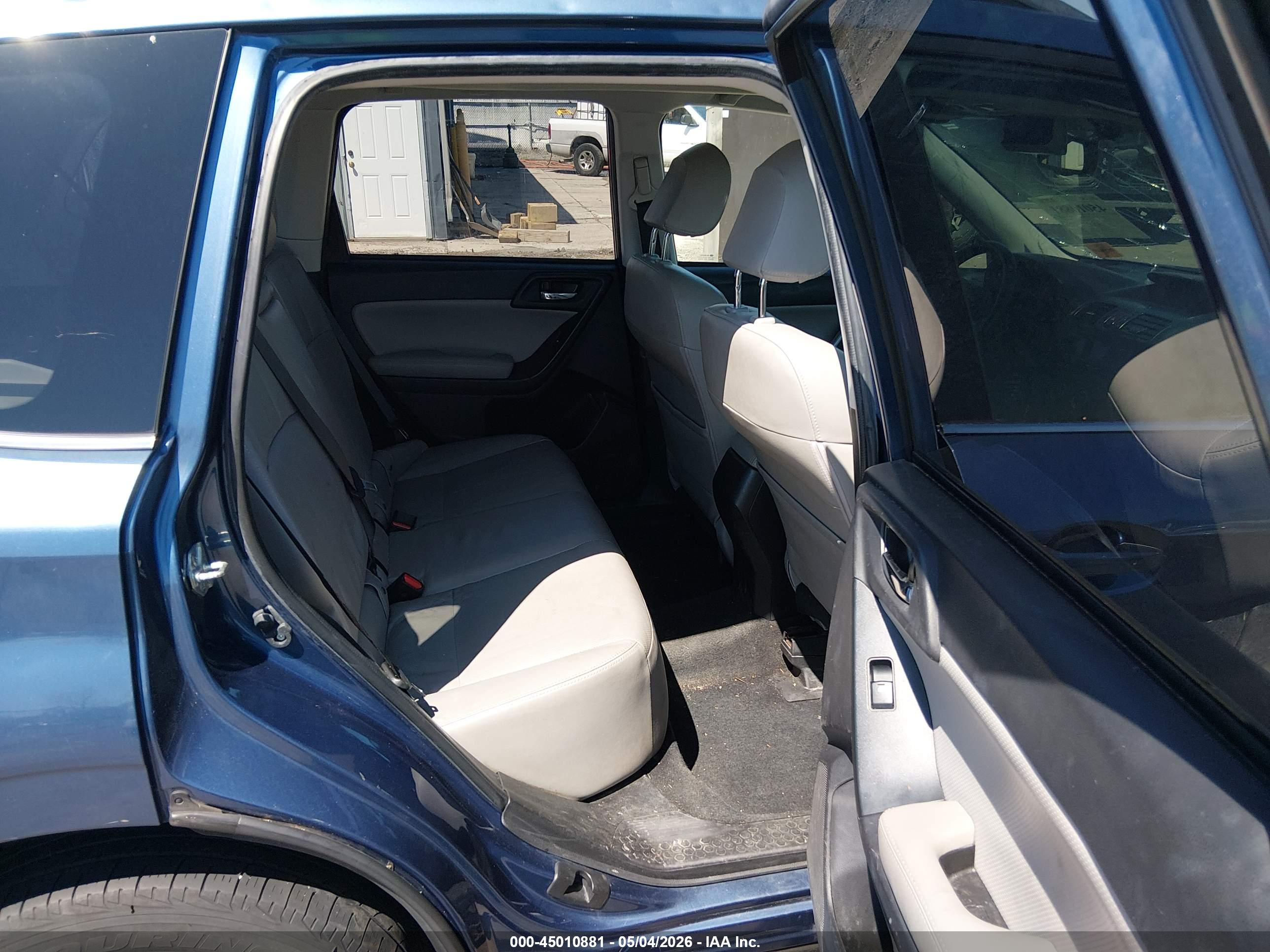 SUBARU FORESTER image 8
