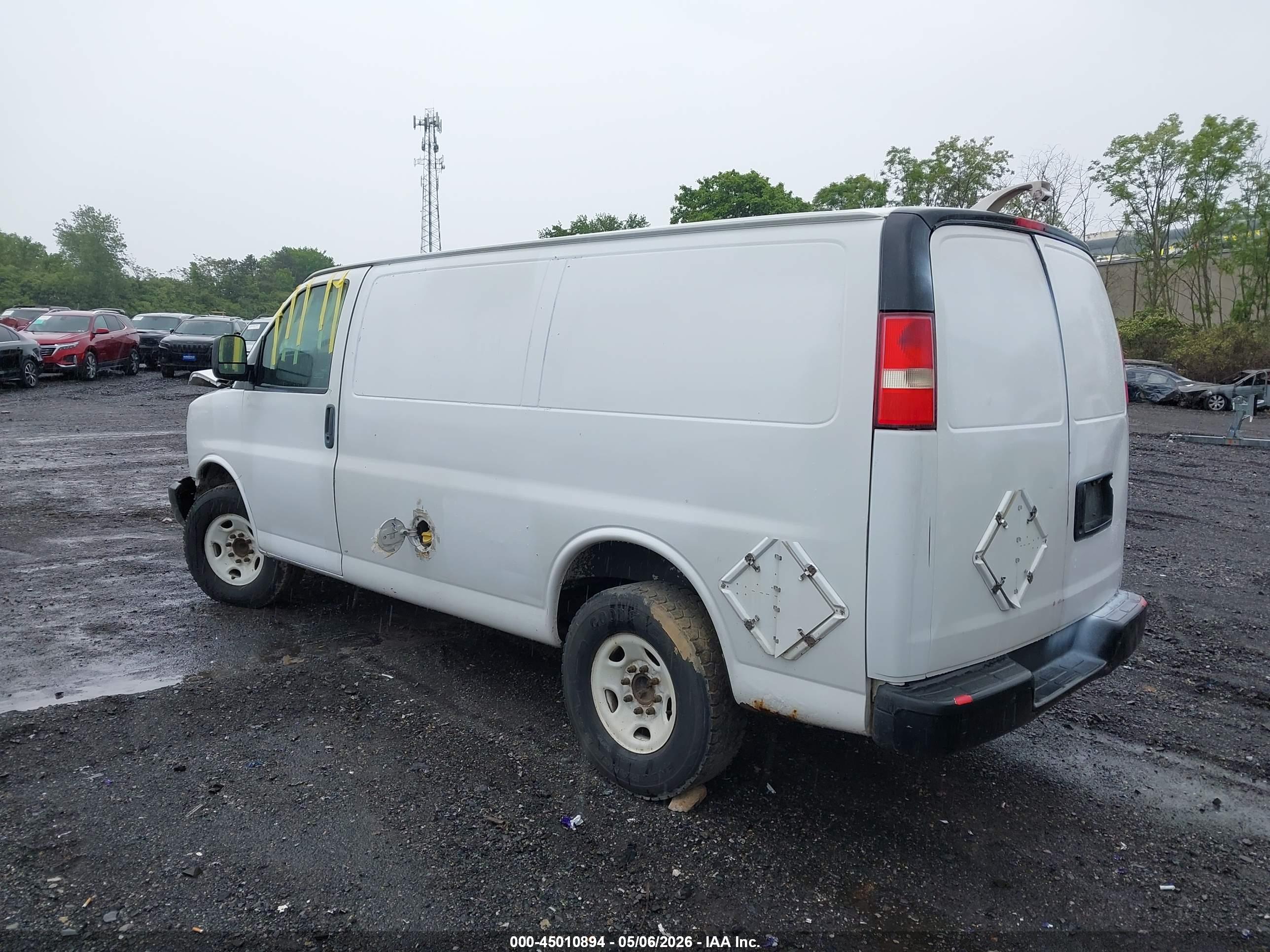GMC SAVANA image 3