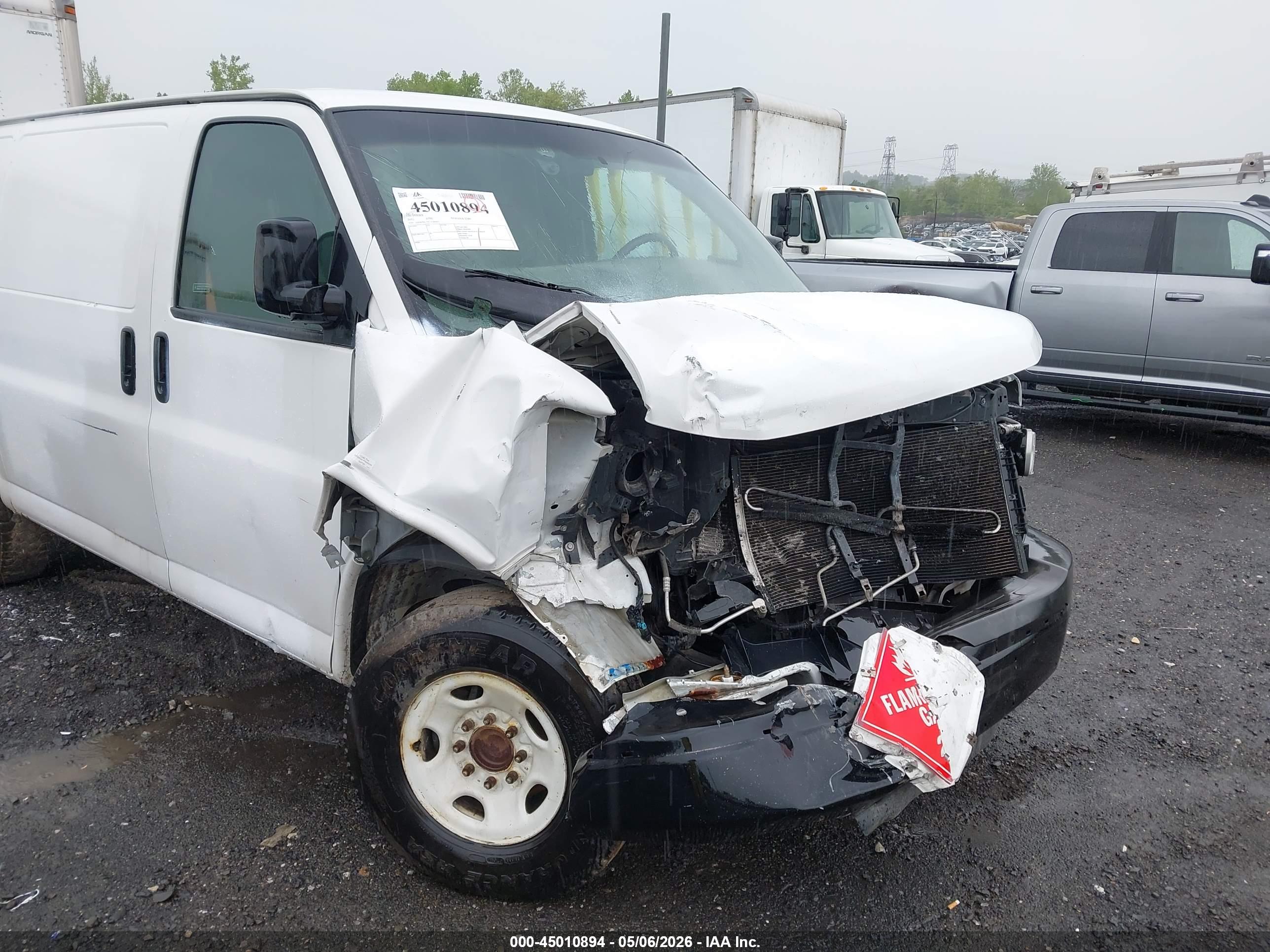 GMC SAVANA image 6