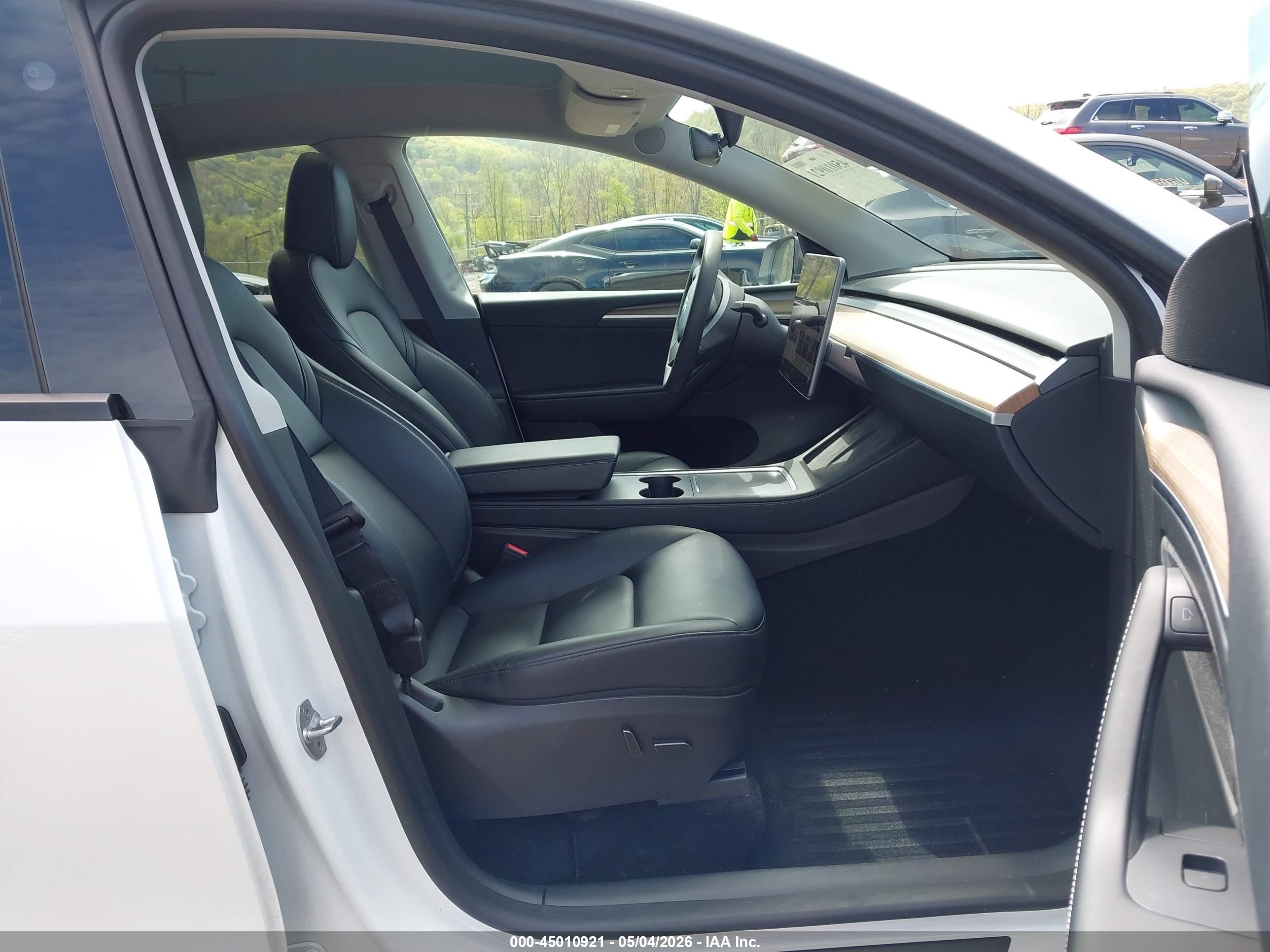 TESLA MODEL image 5