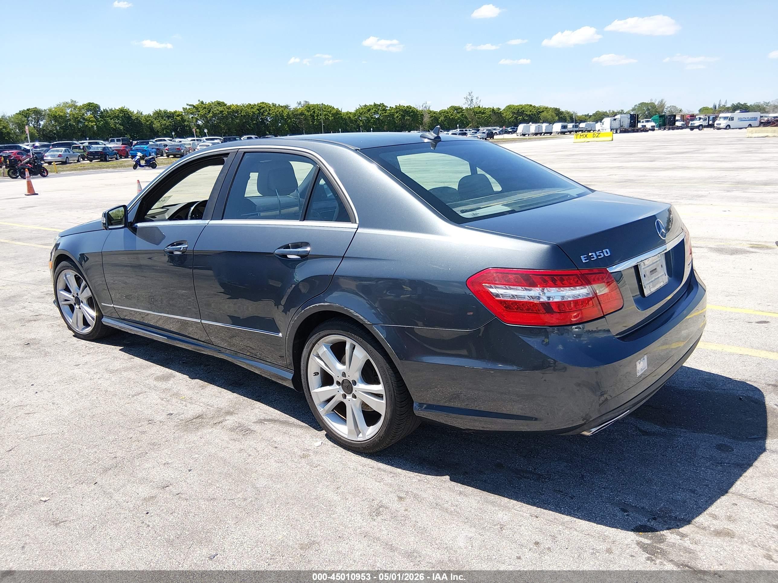 MERCEDES-BENZ E image 3