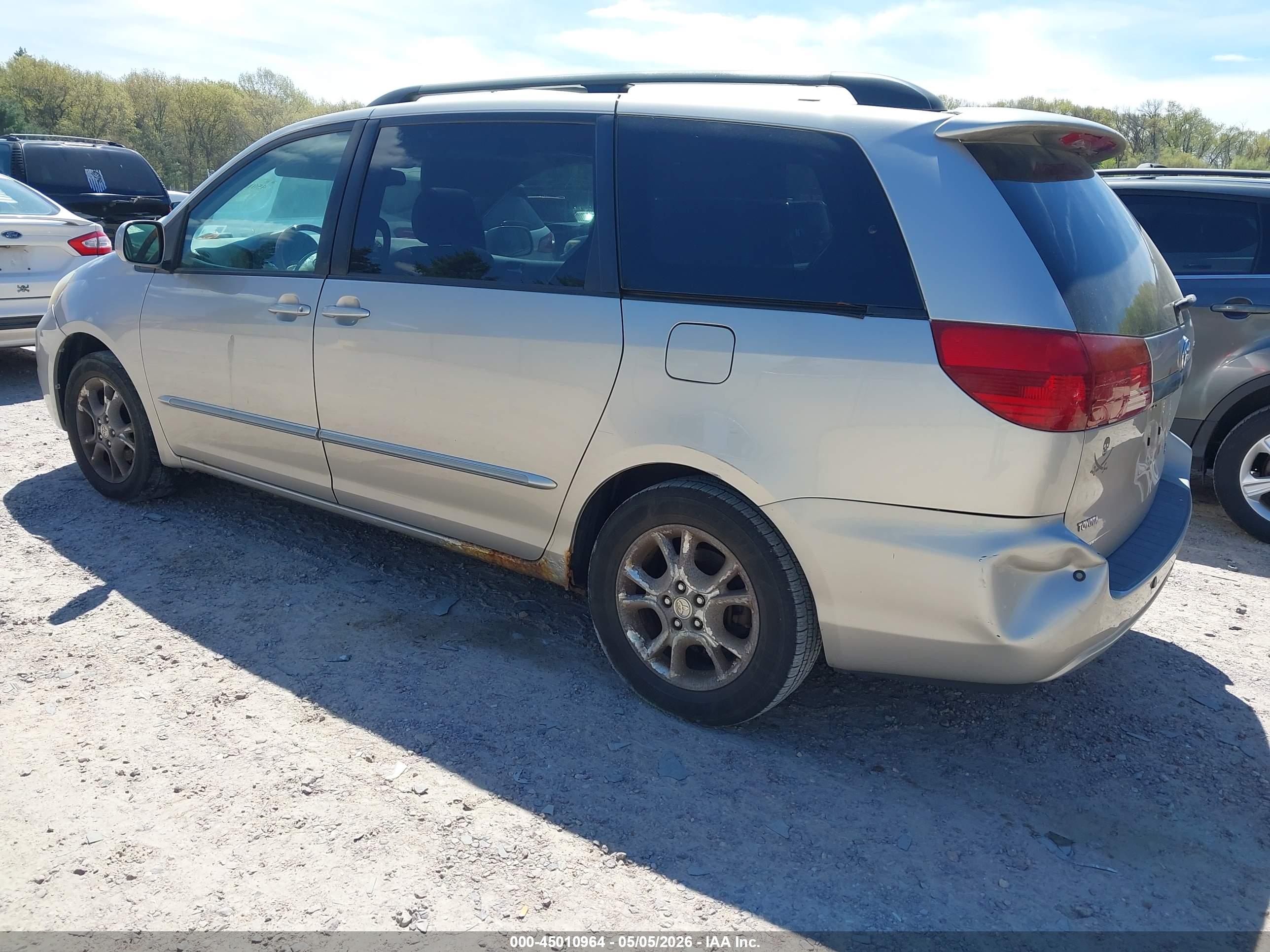 TOYOTA SIENNA image 3