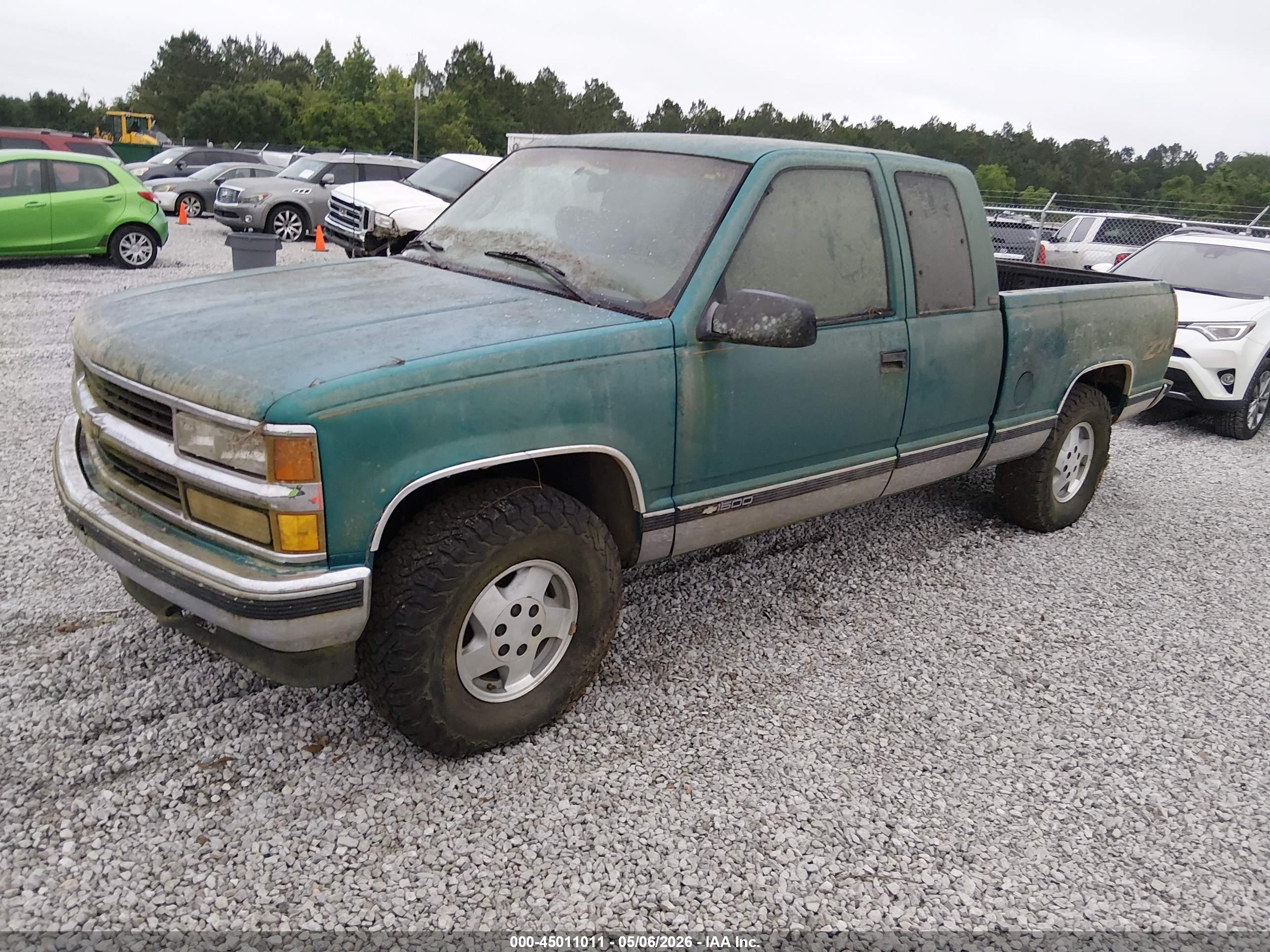 CHEVROLET GMT-400 image 2