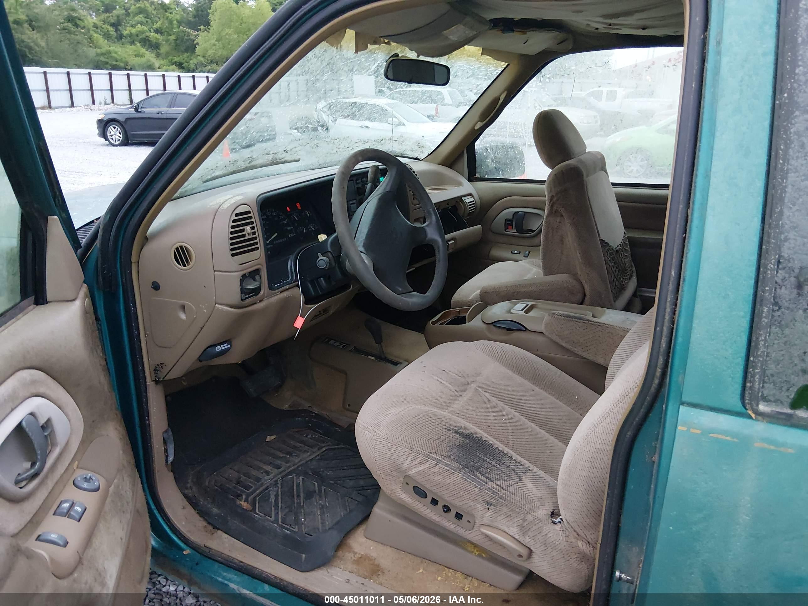 CHEVROLET GMT-400 image 5