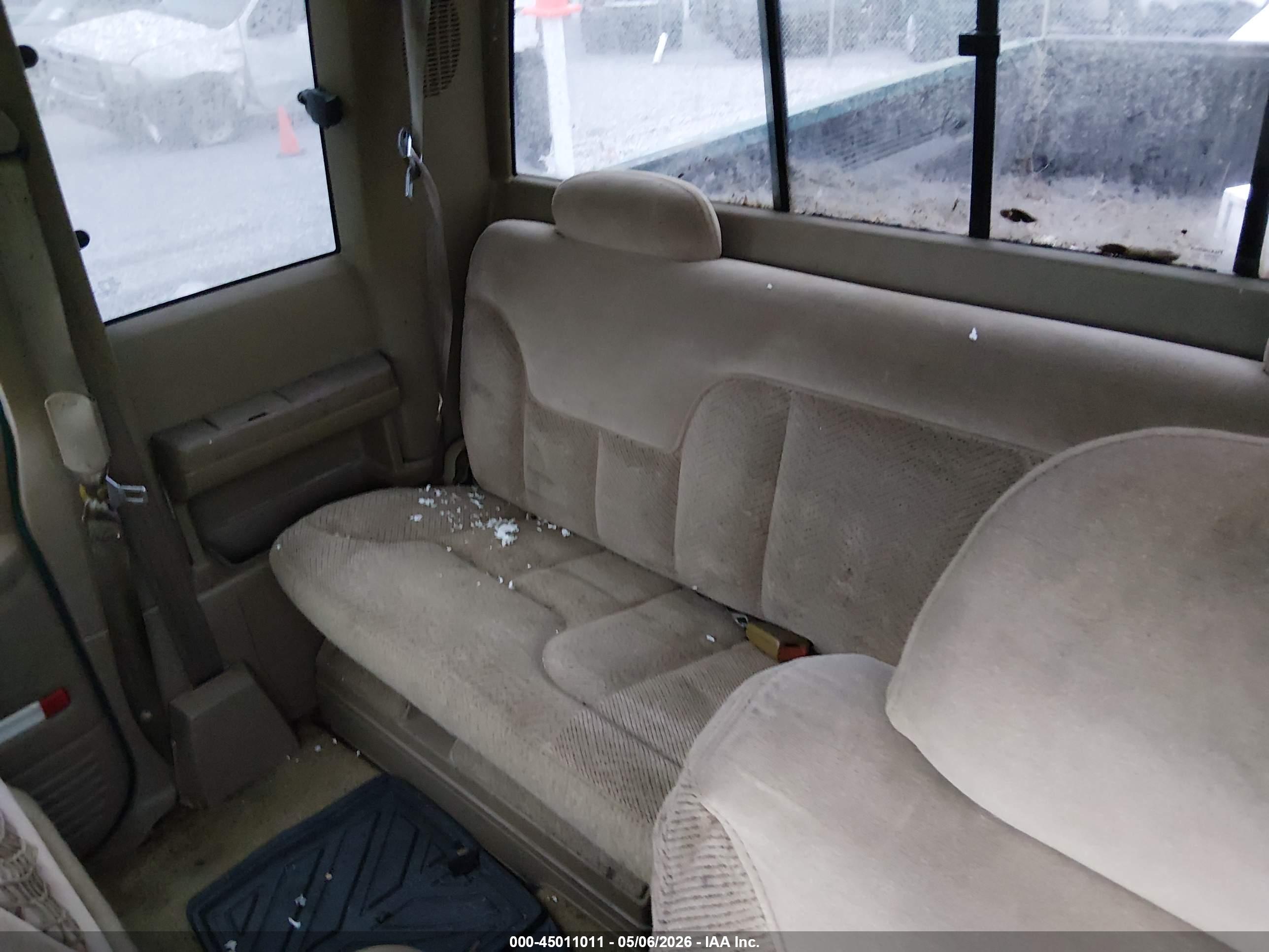 CHEVROLET GMT-400 image 8