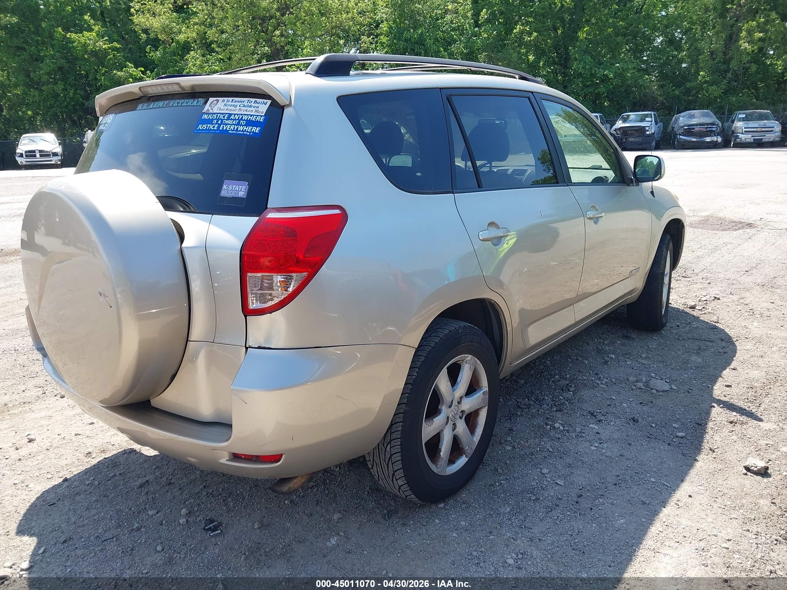TOYOTA RAV4 image 4