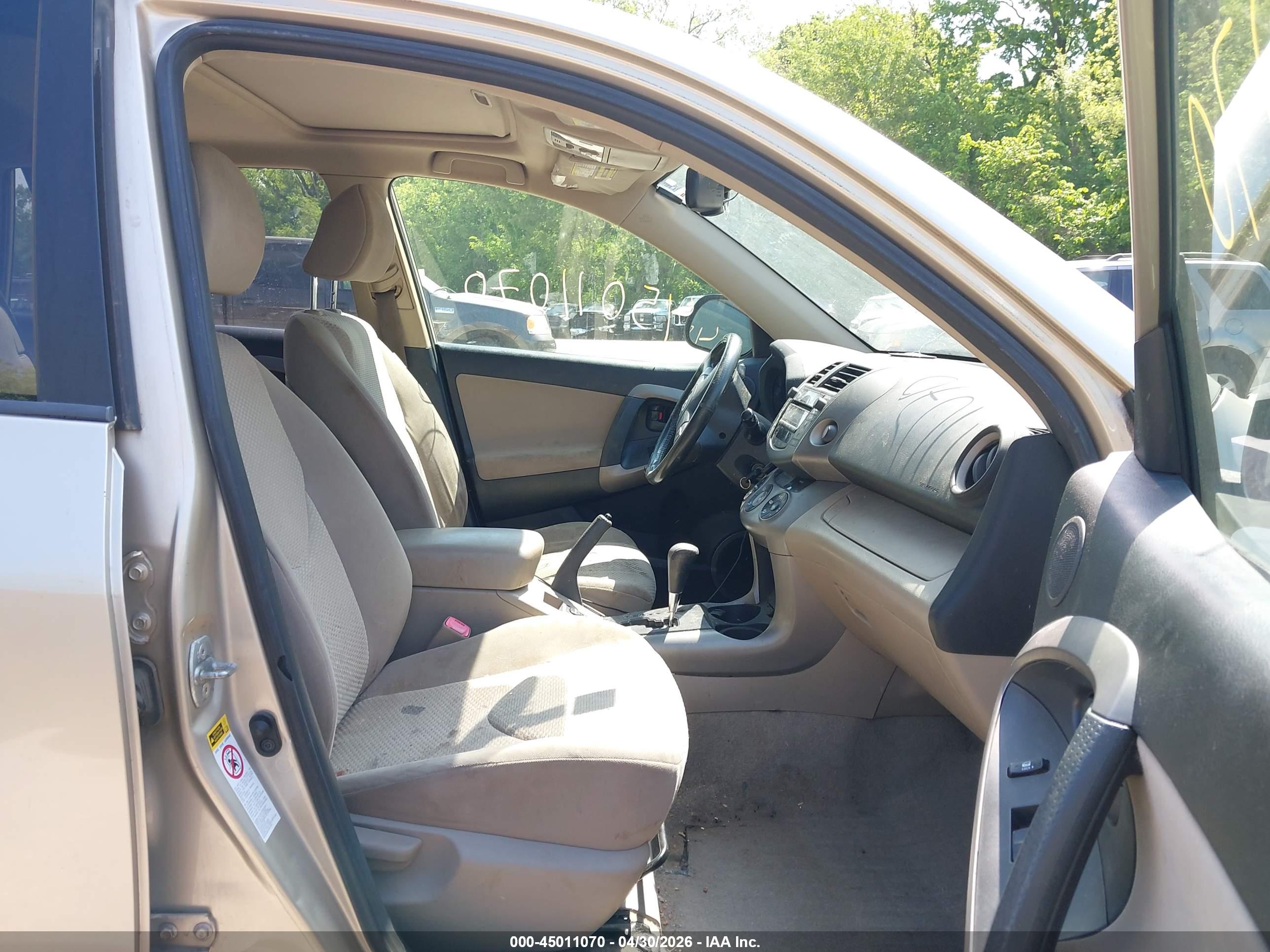 TOYOTA RAV4 image 5