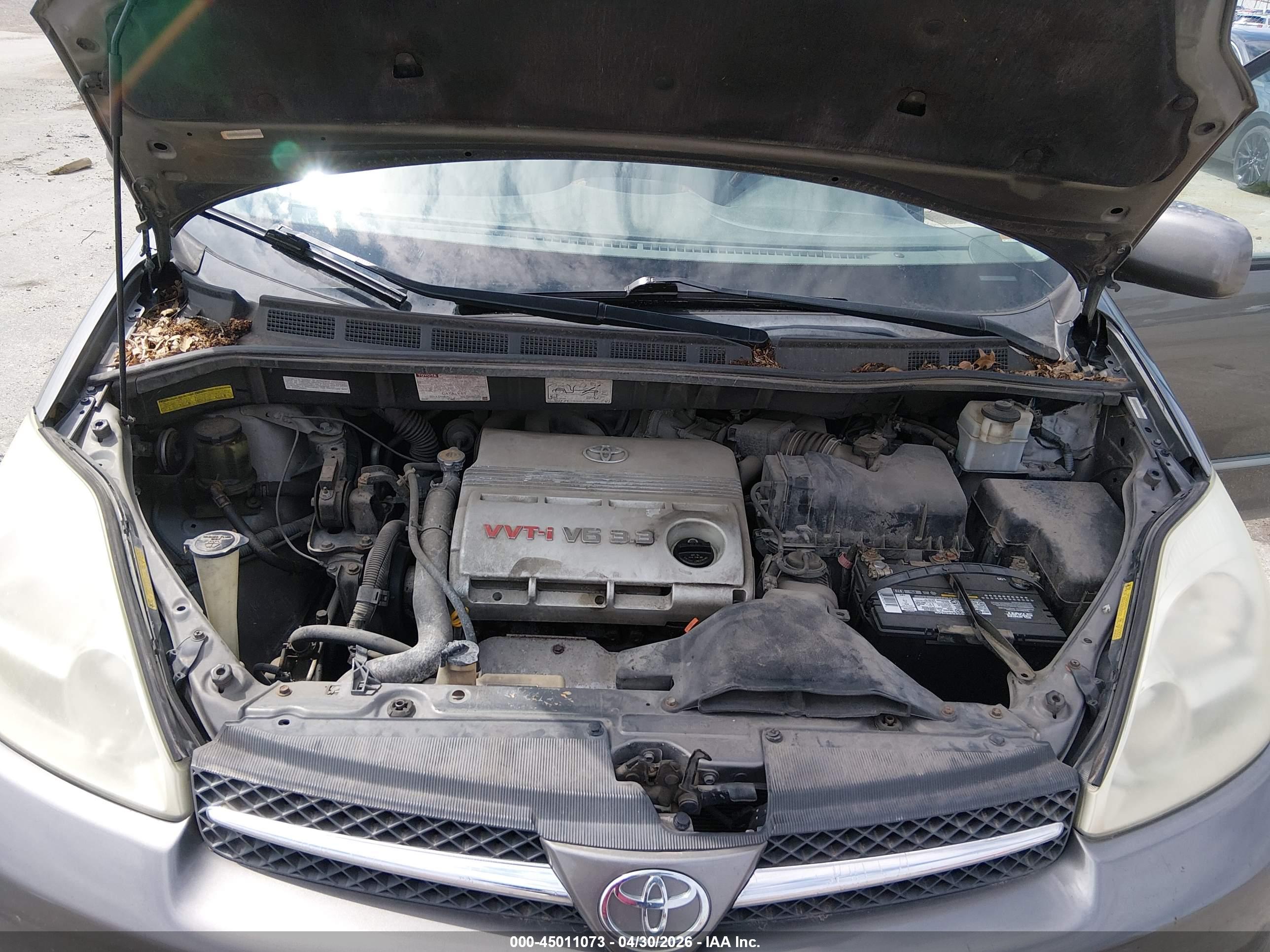TOYOTA SIENNA image 10