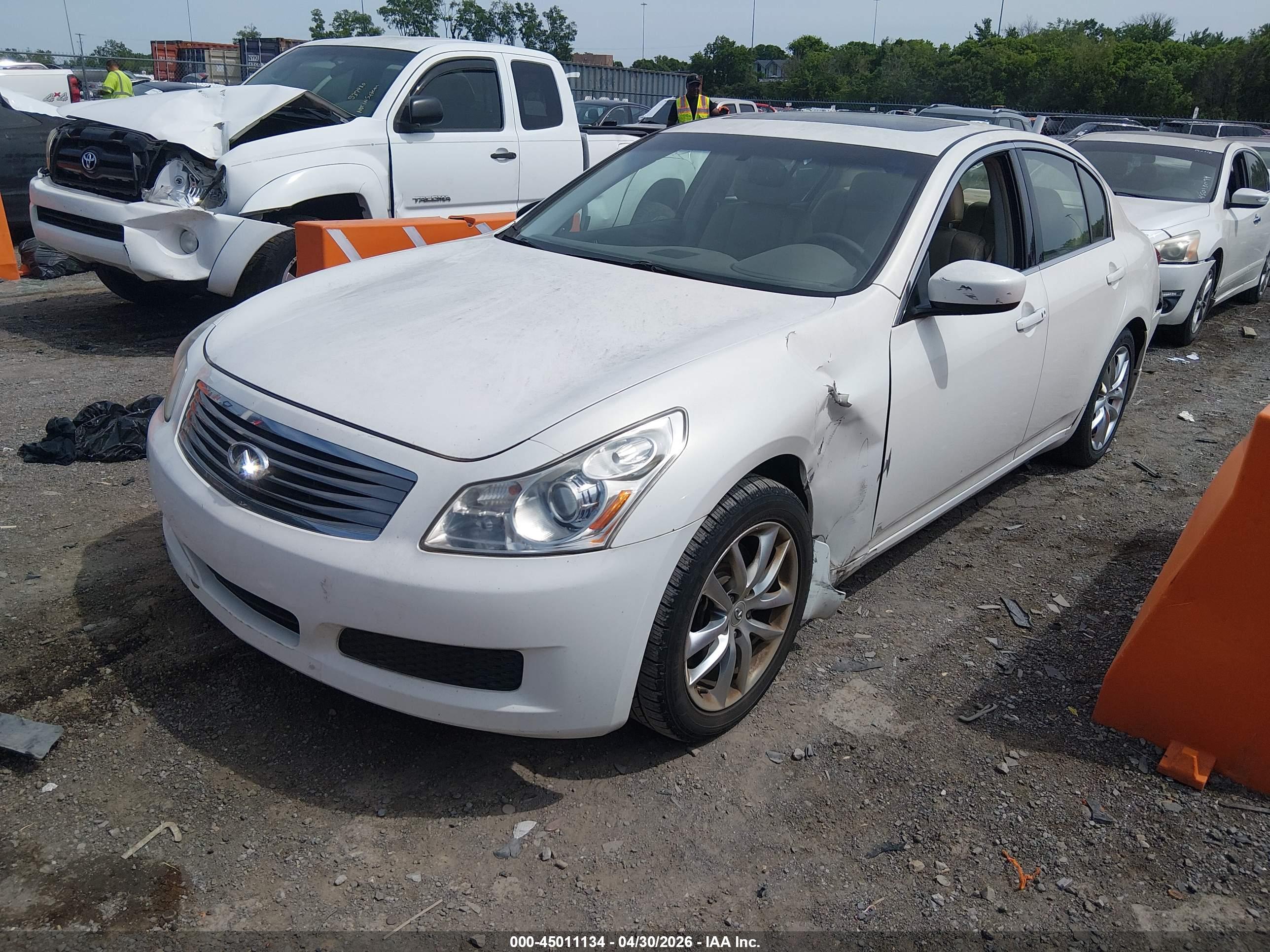 INFINITI G37 image 2